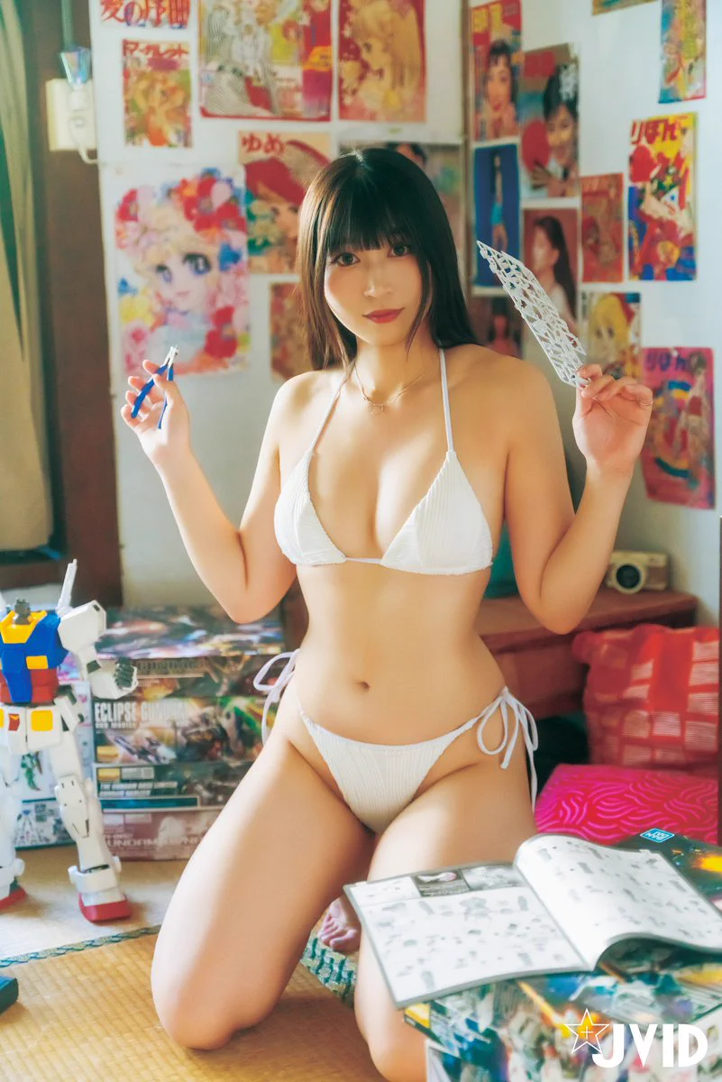 ☆熱門解鎖★

【129P新人首發】在老木屋的縫隙間，陽光灑落出柔軟的金色，映照著她帶笑的輪廓，她穿著 CK 灰色內衣，隨性卻不失女人的溫柔，恰似鄰家女孩不經意的心動瞬間，換上白色比基尼，她踏出木門，像昭和老電影裡走出來最溫柔的夢。

創作者：#BrianPhoto、#botophoto
模特兒： #Ula

#JVID https://t.co/d4NqXaa0s1