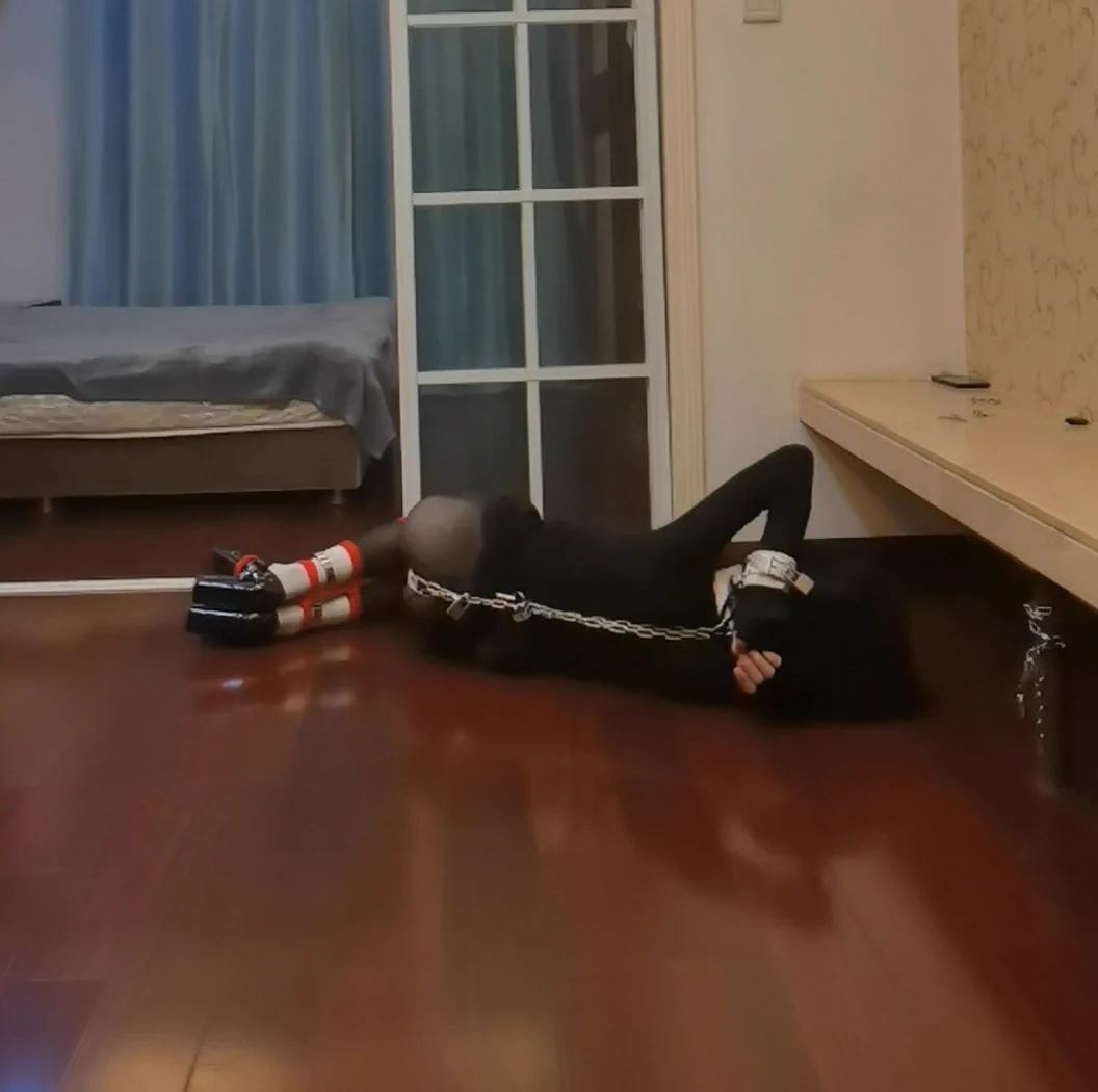 蹦不起来了～ #自缚 #selfbondage https://t.co/kOdhAVB8BT