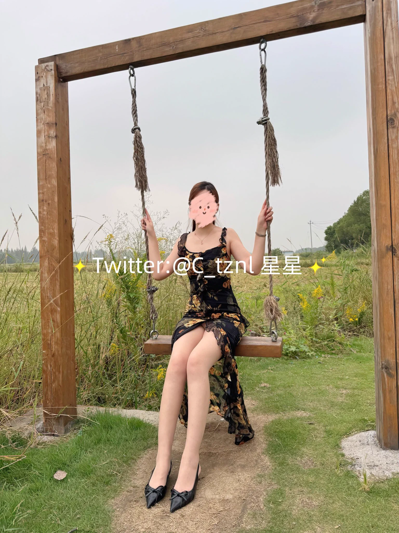 把图偷去微博的动机是什么我不理解，一晚上就被封了个七七八八你也不行啊，
https://t.co/rb4bmUN3r8
这个贱货主页里还在展示的穿搭，我这里还有可能会更色情的，如果举报需要你可以私信我拿 https://t.co/sblBtcv3TU