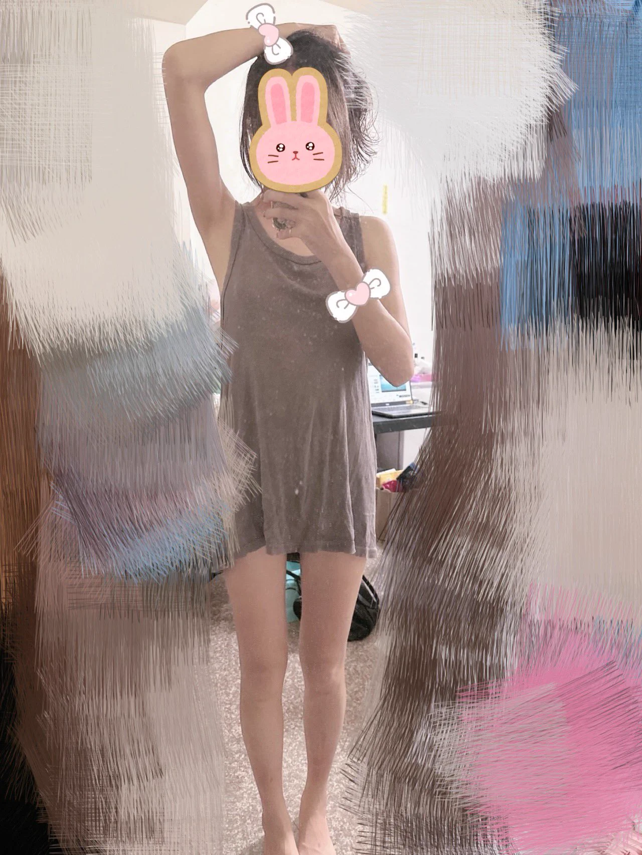 這衣服超級危險的

出去會被視姦😱 https://t.co/pvKRMIpiKU