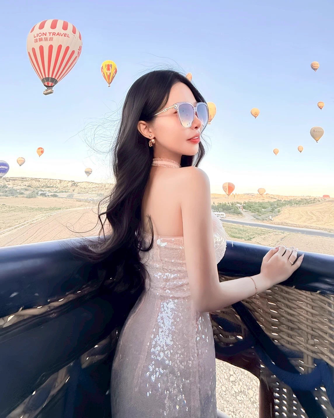 熱氣球緩緩升起🎈
這份自由太療癒了～
一起來追逐藍天吧😎

💕我的專屬連結💕
https://t.co/M6KMQTymgA

#玟妡WenHsin #玟妡 #性感小野馬 #熱氣球 #天空冒險 https://t.co/R2U45HvInl