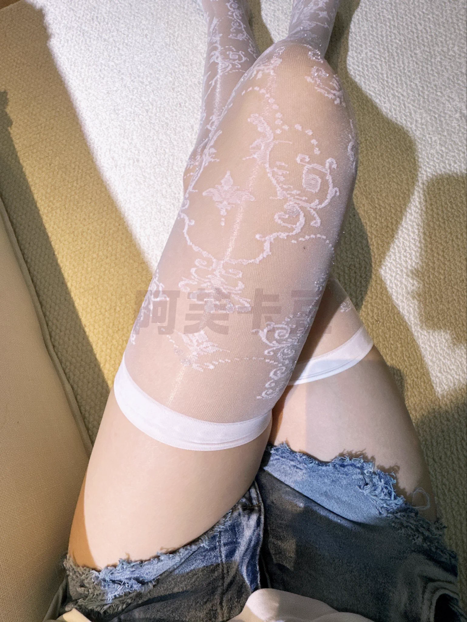 「绫天生丝滑-花漾」琉光™3D轻盈顺滑双色性感提花高筒袜女

#LingTouch #绫 @Lingerie_0 https://t.co/uHHBZEZP4z