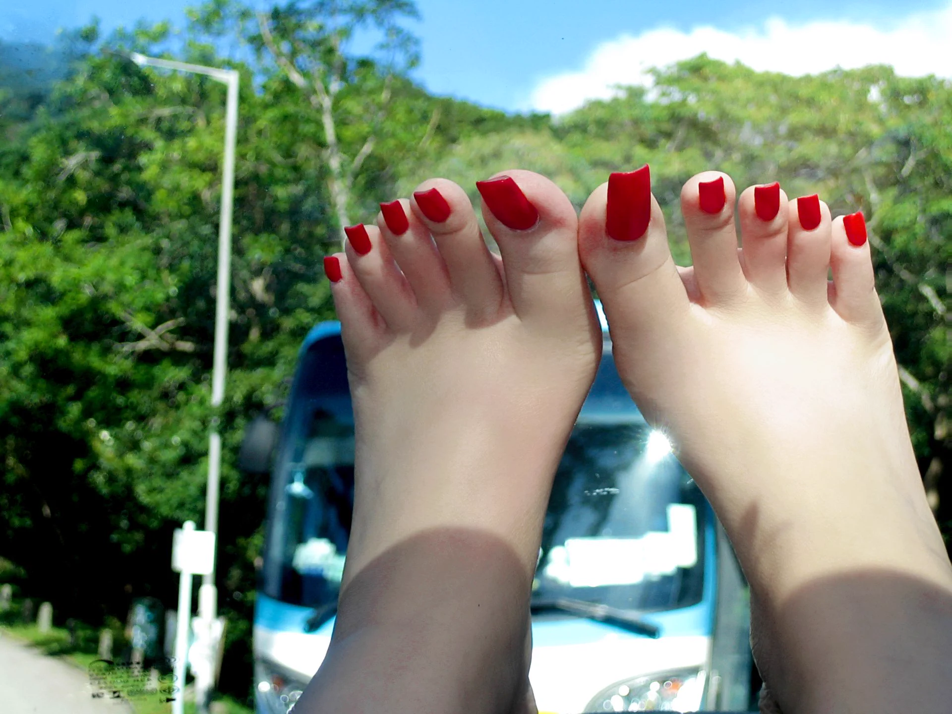 好天气搭配美脚～

@Xiaoxiaofoer 
@MitsumeDoji 
@ToukaYuan https://t.co/CKNvrtQXaQ