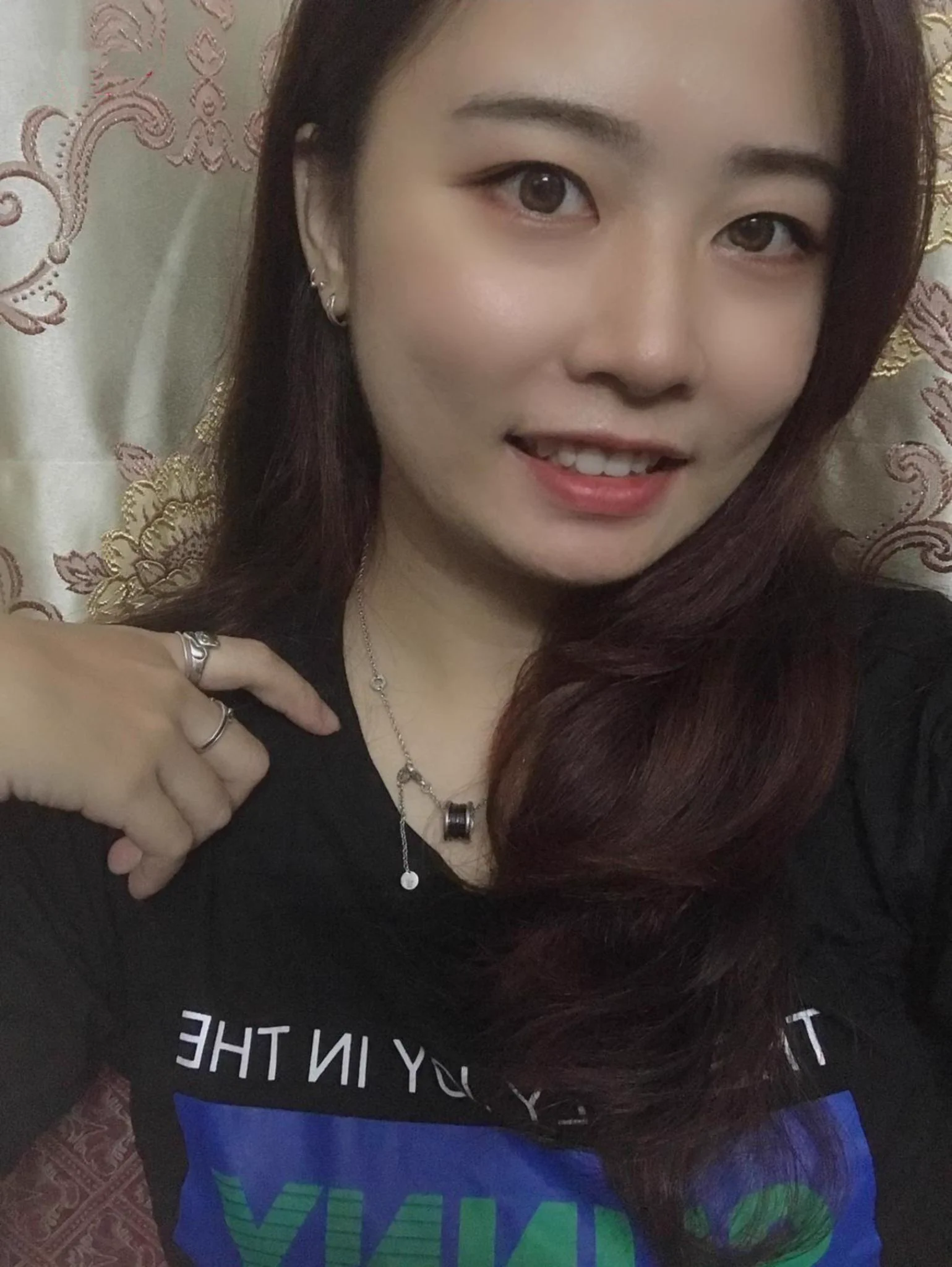 绿王八投稿老婆
坐标东莞
真实自家骚妻，同意露脸满足暴露欲，喜欢被暴力抽插舔逼，被意淫和言语辱骂。做过几年援交，可以三通，口活一流，极度淫荡反差，求评论转发！ https://t.co/I4B6jlQaqB