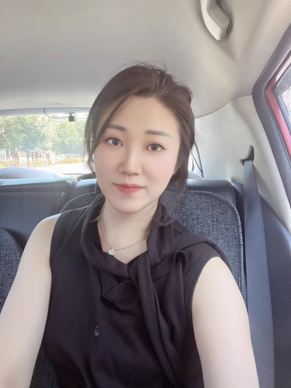 粉丝们喜欢上班的我，还是喜欢下班的我
该说不说我也觉得有点反差~

下班时的快乐只能自己懂，听说黑漆漆的车库每个角落都会有故事，人生苦短，及时行乐～ https://t.co/212y7Q3TqG