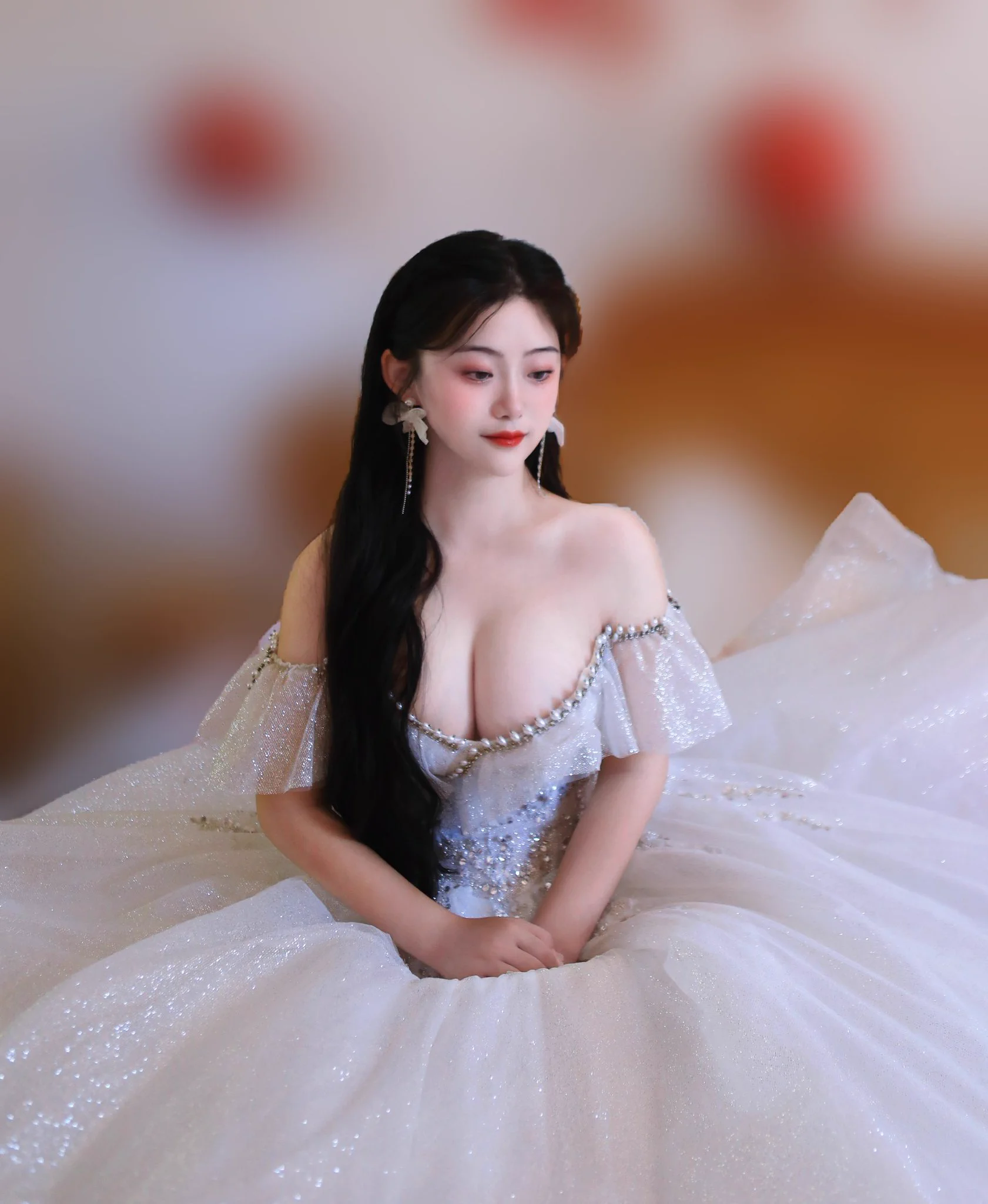 投稿，婊子闺蜜结婚前一晚，我和朋友给她布置婚房，她半夜出去了，我悄悄跟着，看到闺蜜上了前男友的车，就在停车场拐角那车震，前一晚被操，第二天跟现任结婚，真的很婊子 https://t.co/rLgkdVdaMg