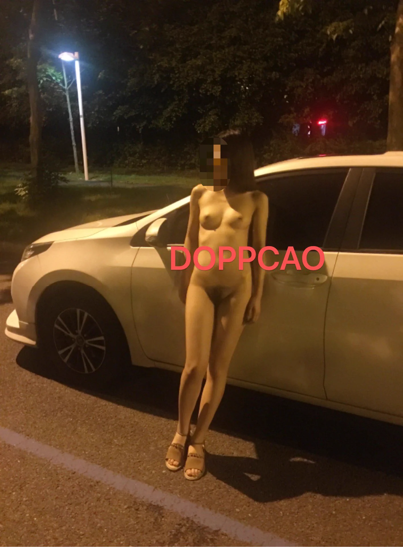 分享最近一次车震露出，女友从匆匆忙忙连滚带爬慢慢变成从从容容游刃有余，不过还是不敢在人前哪怕不经意的暴露，最近经常加班，准备加班的时候趁其他人不在就让女友在办公室里脱光，想让几个看过她裸照的同事悄悄回来偷看，又怕把女友吓坏了，到时控制不了就麻烦@luchu888 https://t.co/QiXhmwFOgs