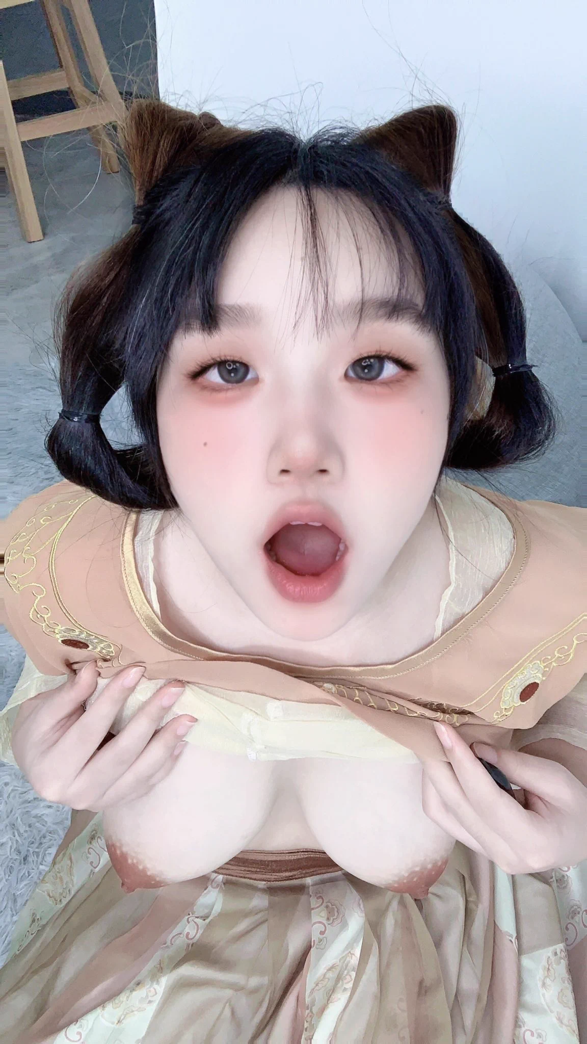 哥哥起床了么？要喂狗狗喝豆浆了🐶 https://t.co/O4CXtsYmNI