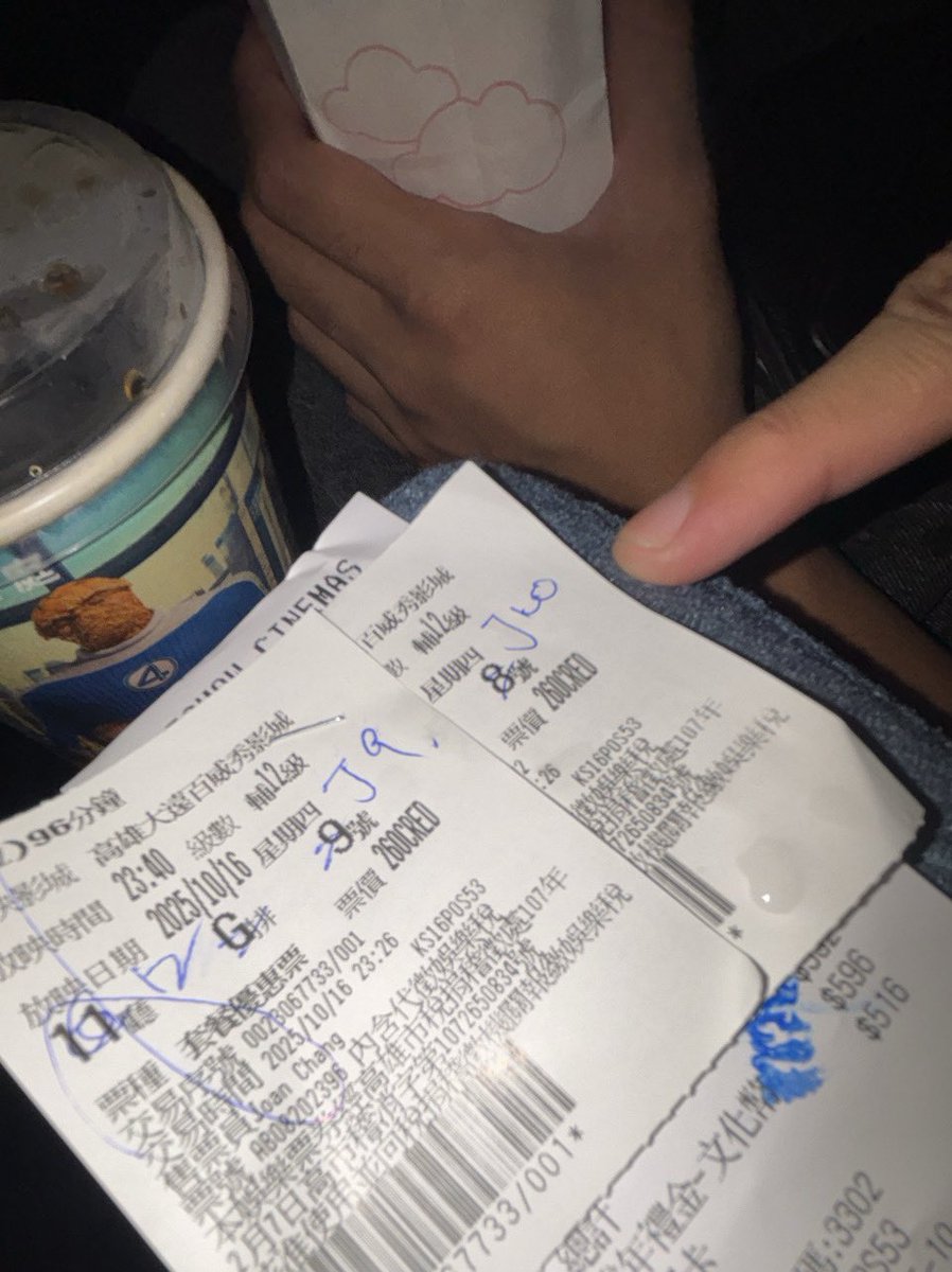 劉劉 今年22歲

點鹹ㄉ爆米花被閒言閒語只會躲角落偷哭 https://t.co/uMf2TNoF6Y