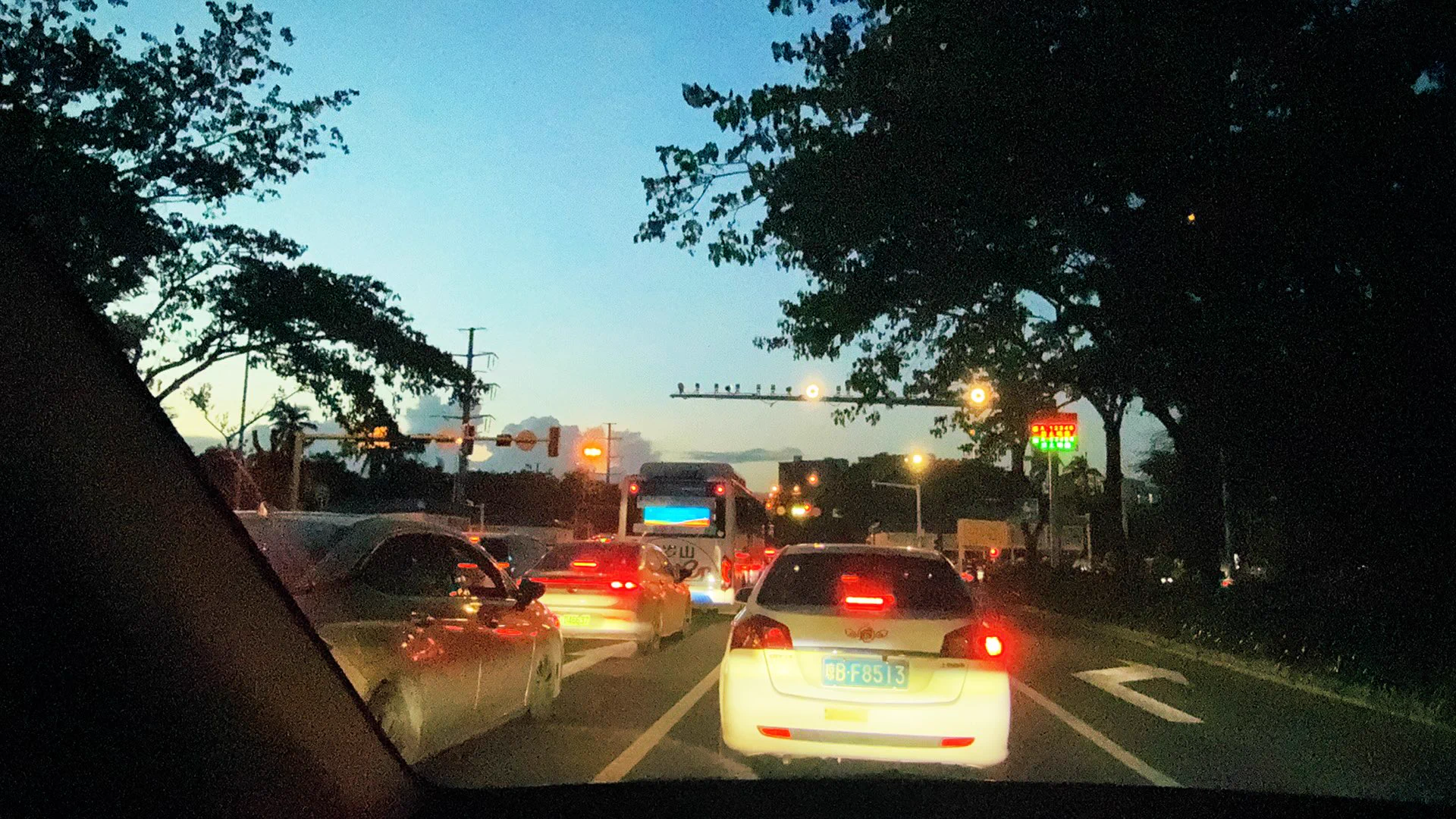 已经回海南啦
下月初去成都～

最近有要来三亚找桐柳的吗
没有的话明天再问
#三亚伴游 #私人导游  #三亚约炮 https://t.co/AiVhAfzLWy