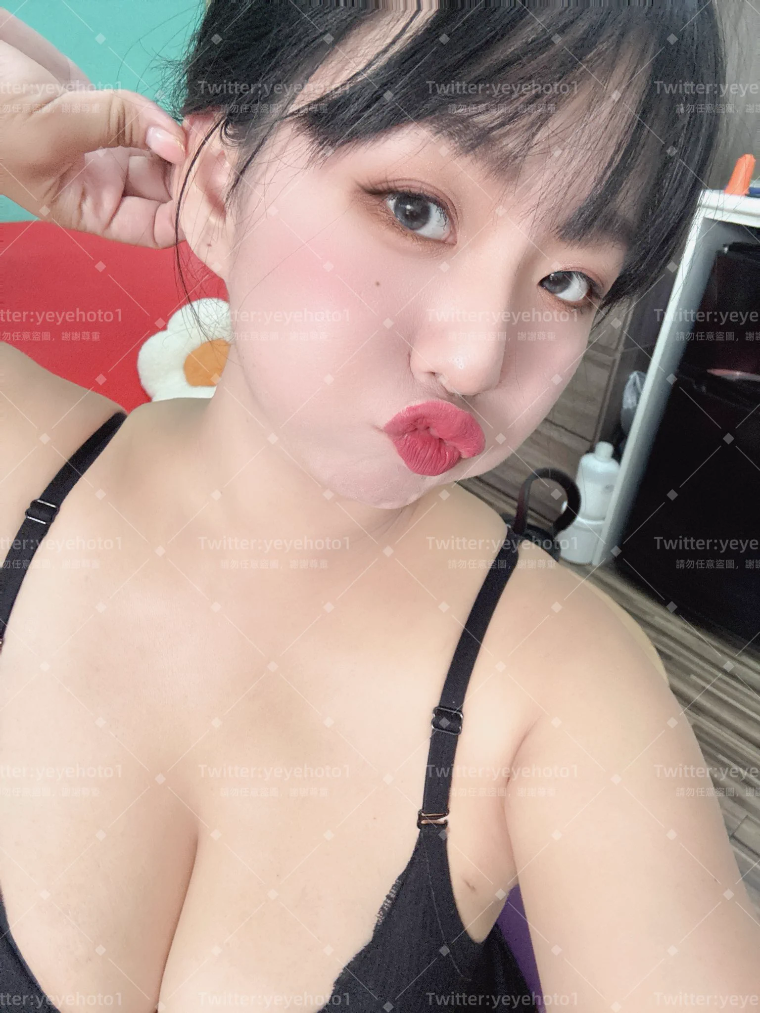 只有一個人的時候
就穿內衣工作
以前還全身光光在房間晃
#果然生小孩收斂了 https://t.co/d80KADkdwm