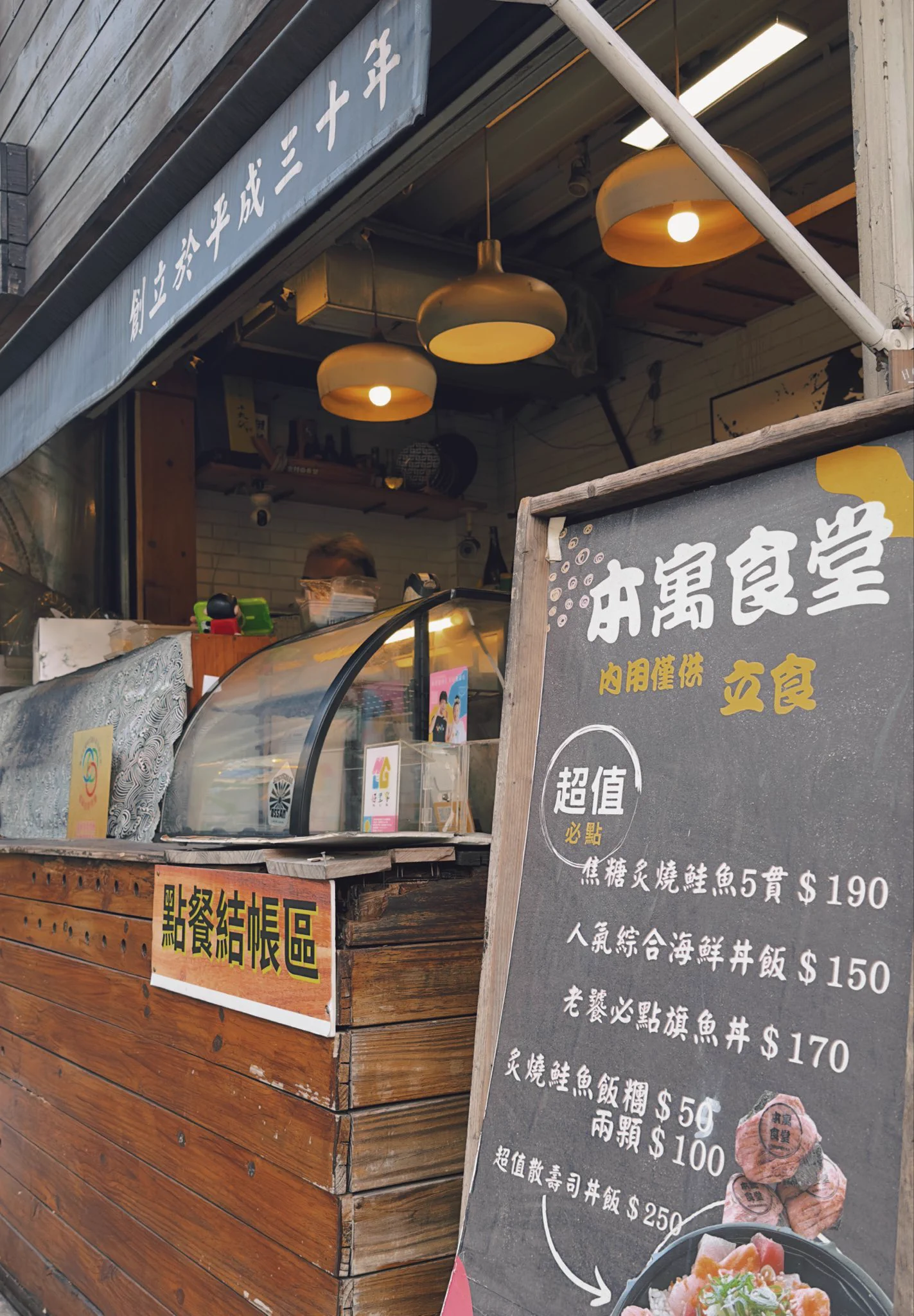 感謝老闆，讚嘆老闆

左邊那盤$190
右邊那碗$250（比手掌大…
而且新鮮好吃🥹焦糖多到不用錢
#台南美食 #台南 #約會 https://t.co/BTdYiTi2Yc