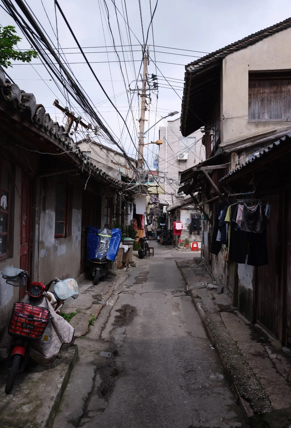两天没上线，是因为搬家了。又因为帮爸爸治病入不敷出，已沦落在上海杨思城中村 https://t.co/zWJQd1TK9e