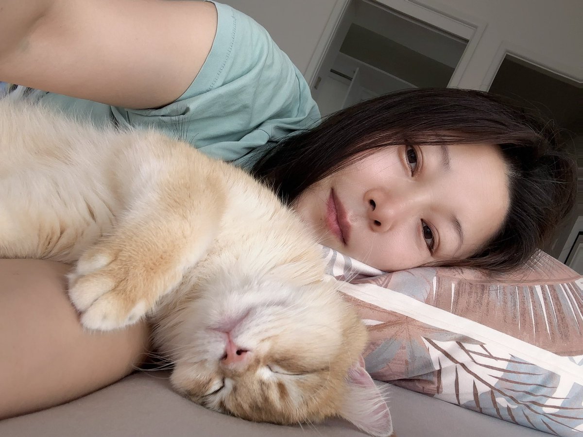 陪二宝赖床 https://t.co/Mq8jPzz5Vl