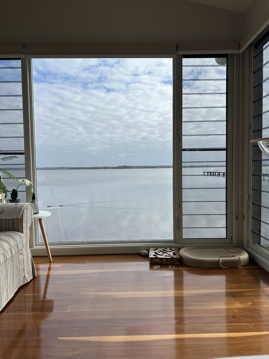 陪二宝赖床 https://t.co/Mq8jPzz5Vl