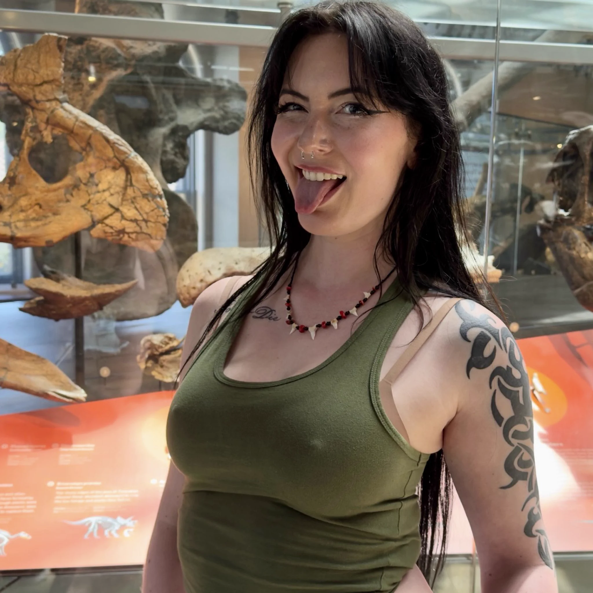 &gt;Woman goes to grad school for many years to get a Ph.D.
&gt;graduates and gets degree
&gt;continues to study how dinosaurs evolved into birds while using OF to fund her research 
&gt;educates and inspires millions everyday to love science and be themselves without shame https://t.co/tZ3Oil3P8O