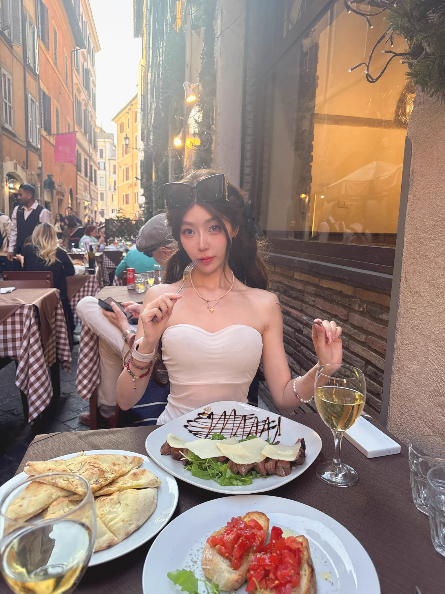 🇮🇹 𝑹𝒐𝒎𝒂｜我的罗马假日🤎🏛️

没有一天是清醒的
因为天天喝……🍺🥂🍻 https://t.co/FaMBELaJ7X