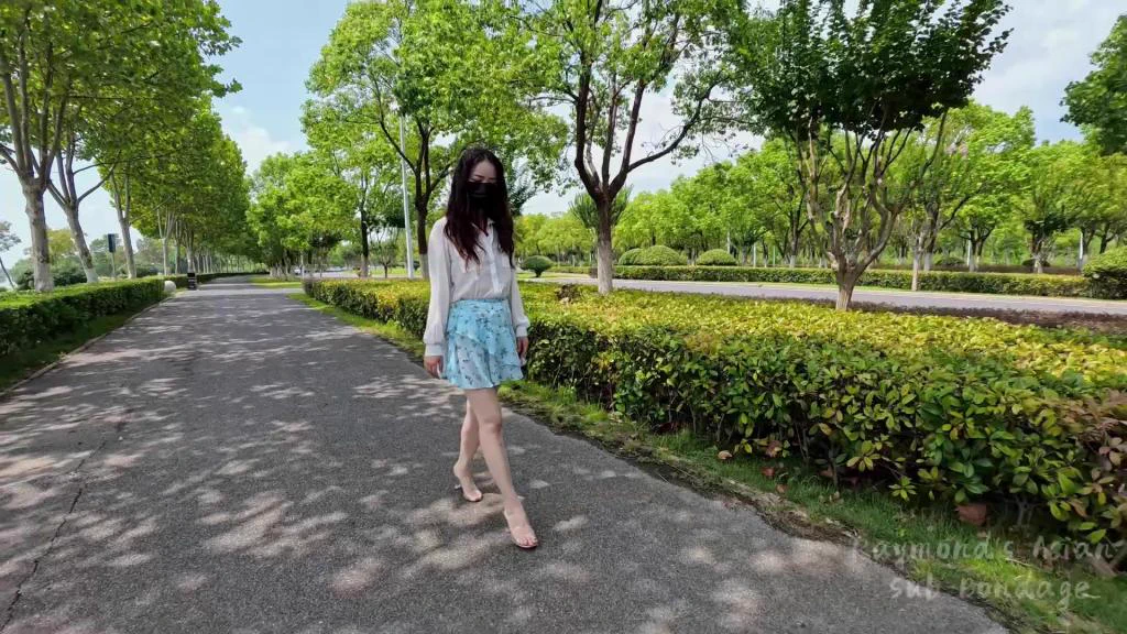 户外羞耻play（自玩实录）（#原味丝袜 堵嘴/#乳夹/铃铛G塞/上真空/ #龟甲缚 /路边徘徊/超市购物/摊位买东西/人前）
装扮：上半身真空+R夹胸贴，红绳龟甲缚，外穿半透白衬衣，下半身同样是微透且轻飘的短裙+长筒袜+铃铛G塞+无线跳蛋

投稿💌
@SexytoDoll  @SexytoGirl 
@SexytoBaby  @BBBBTTTCC https://t.co/2QtCvEO03T