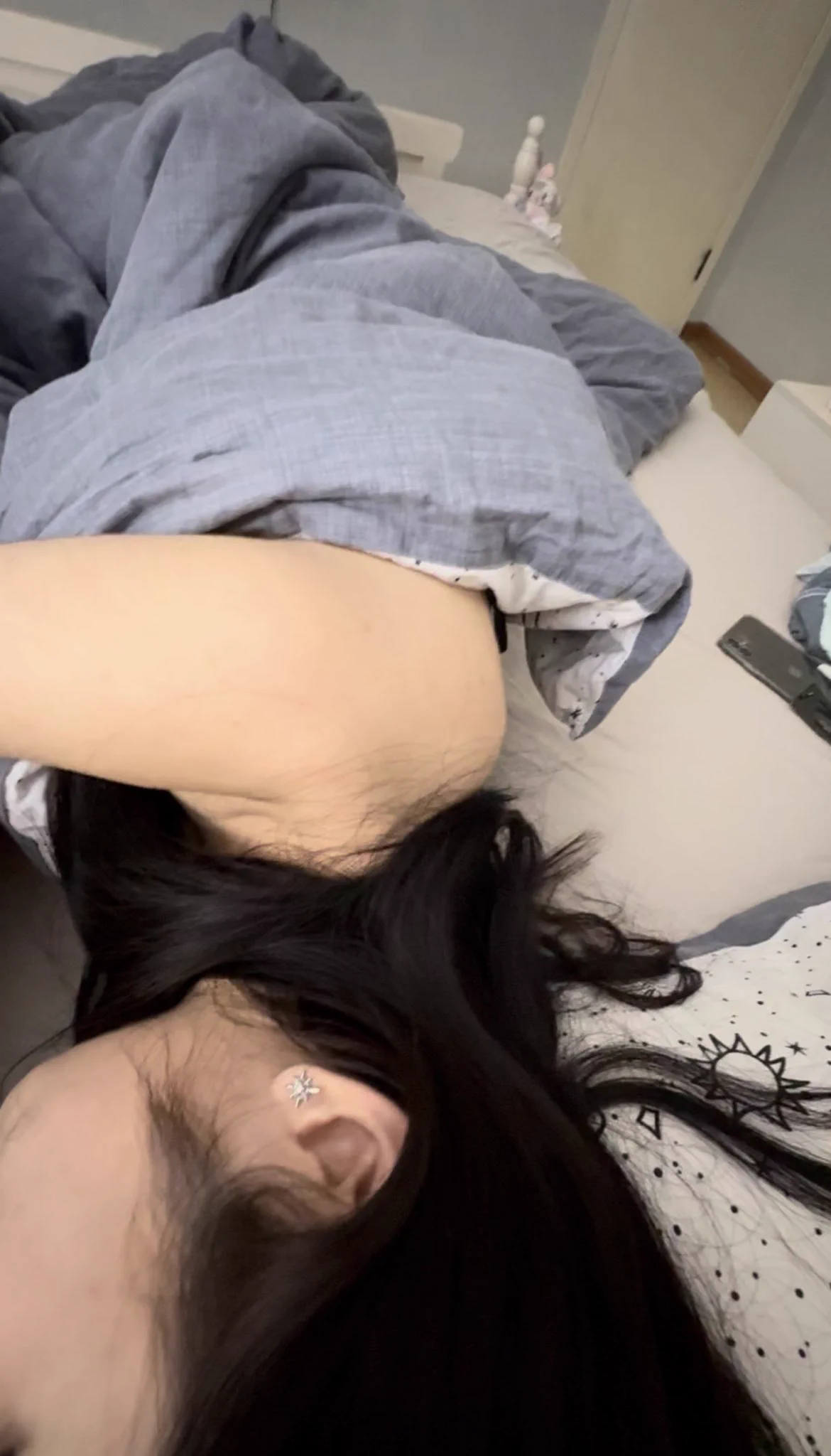 #025号女主 绝美！04年甜妹  艺术反差女生

黑色小吊带   肤白貌美 见面的时候一身黑  黑色靴子黑丝 我都没想着能拿下  结果回到房间 她说晚上不回了 狠狠得吃

#无套内射 🔞半小时完整版电报群已更新  

心里话：感谢兄弟们支持原创 江南贵在真实

@BBBBTTTCC @SexytoBaby @SexytoDoll @SexytoGirl https://t.co/bLBL8ZQTAp