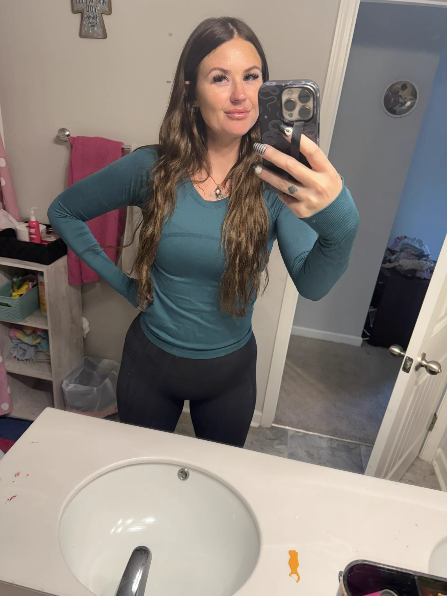 Serious question for the men: Would you date someone taller than you ? I’m 6 Ft 🥵 https://t.co/JDYgkGxB1D