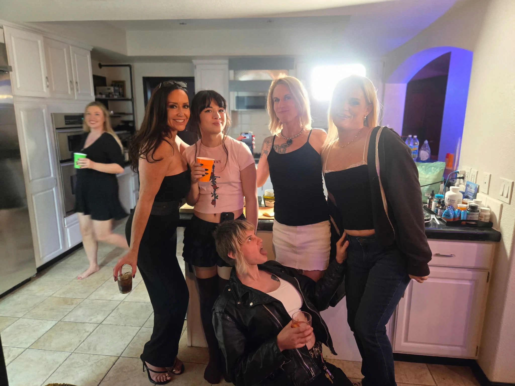What a fun night! Thanks to everyone who came to the studio unveiling.@AnastasiaPierce @Kendrajames13 @ChristinaBound @emiaddisonx @theriabently @Caillazy @BeatrixDoll666 @ariajamesxxx ♥️ https://t.co/W8ErmSaUGl