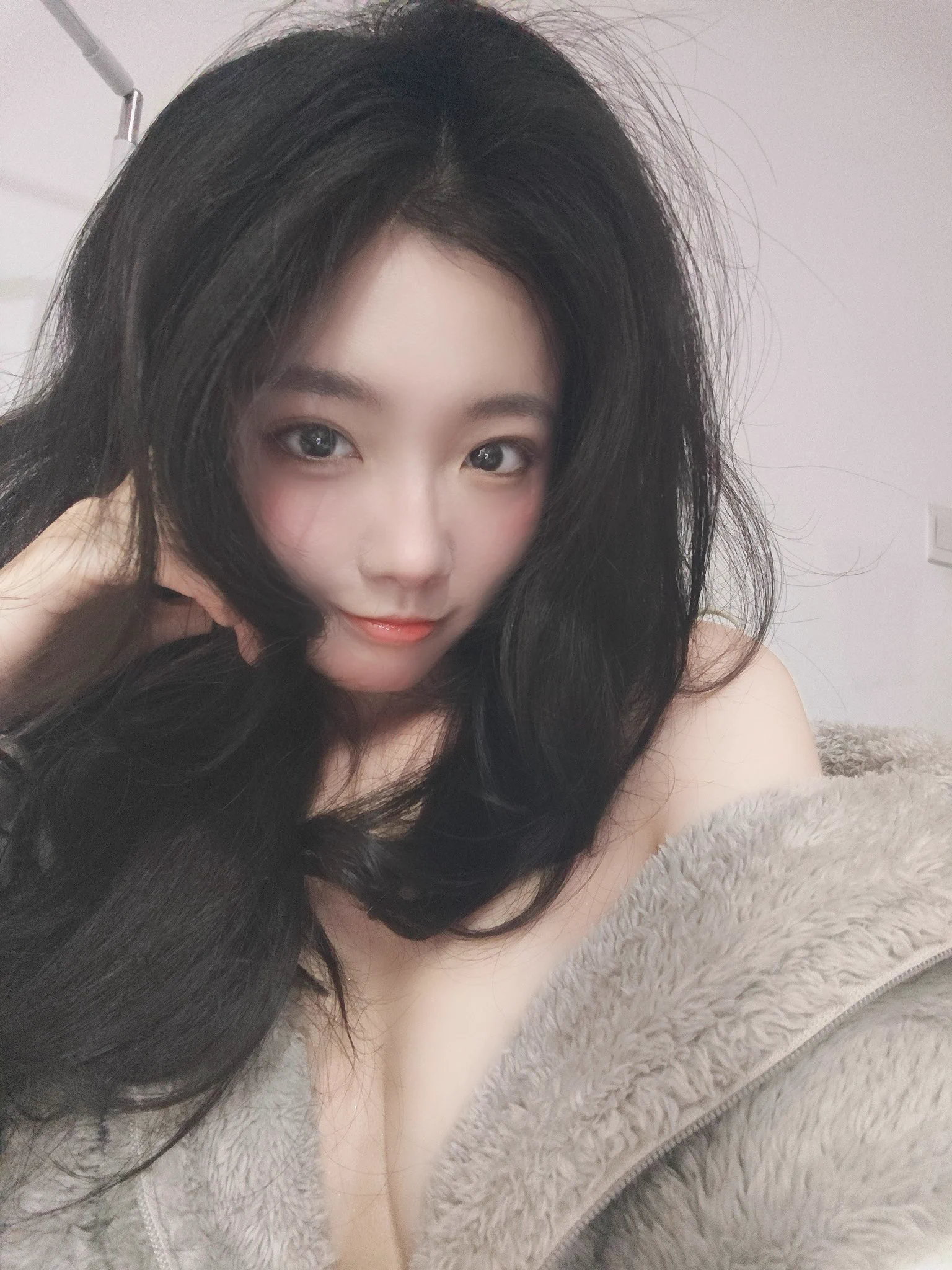 最近开始早睡 皮肤开始变好一点点啦 https://t.co/Ks6VmH5Nt0