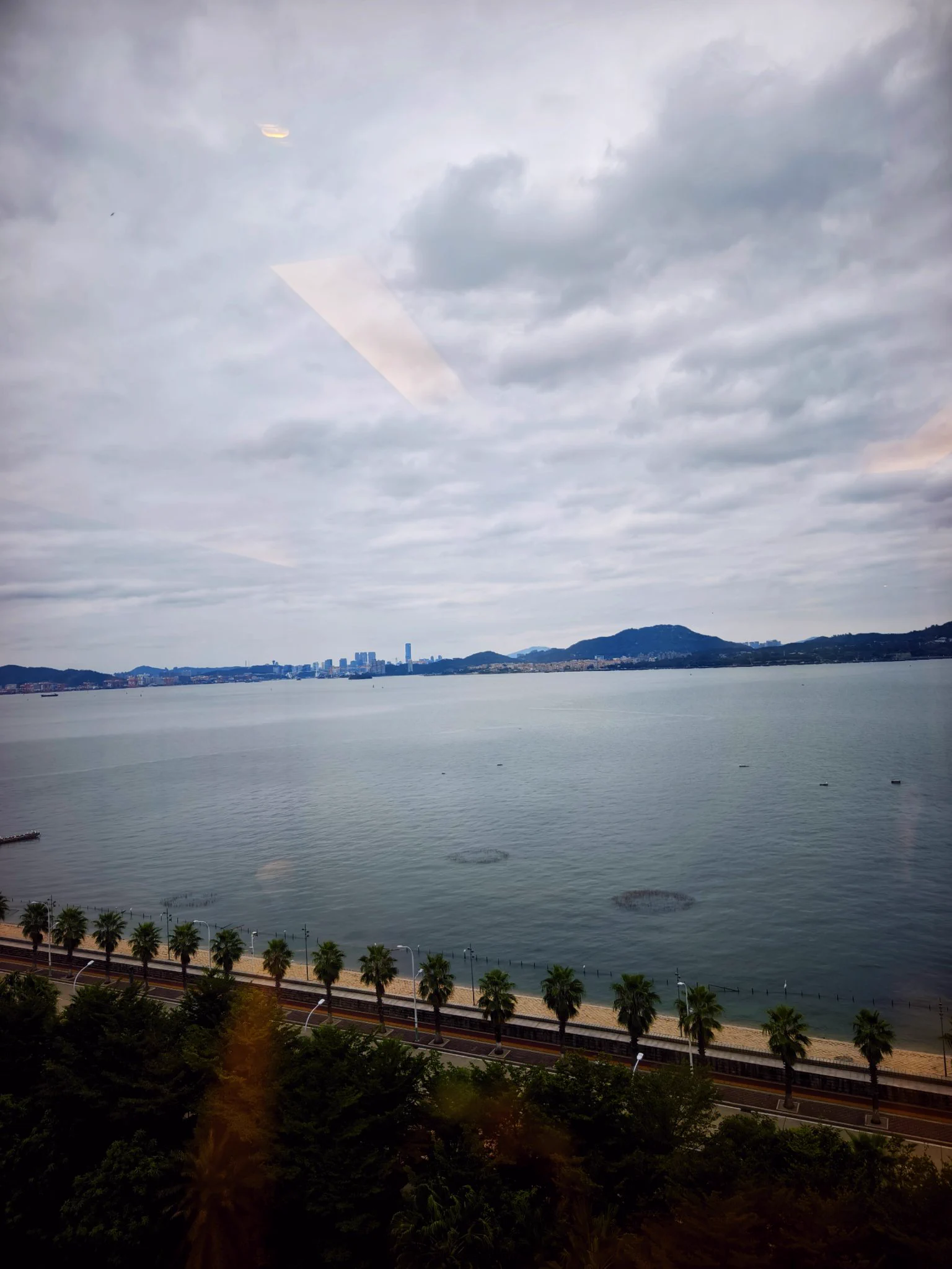泉州厦门降温了，带了那么多性感暴露的衣服高跟鞋也不方便穿出去炸街了…😭😭😭😭
#泉州
#厦门
@blfzfuqi https://t.co/uOKuGQVTI9