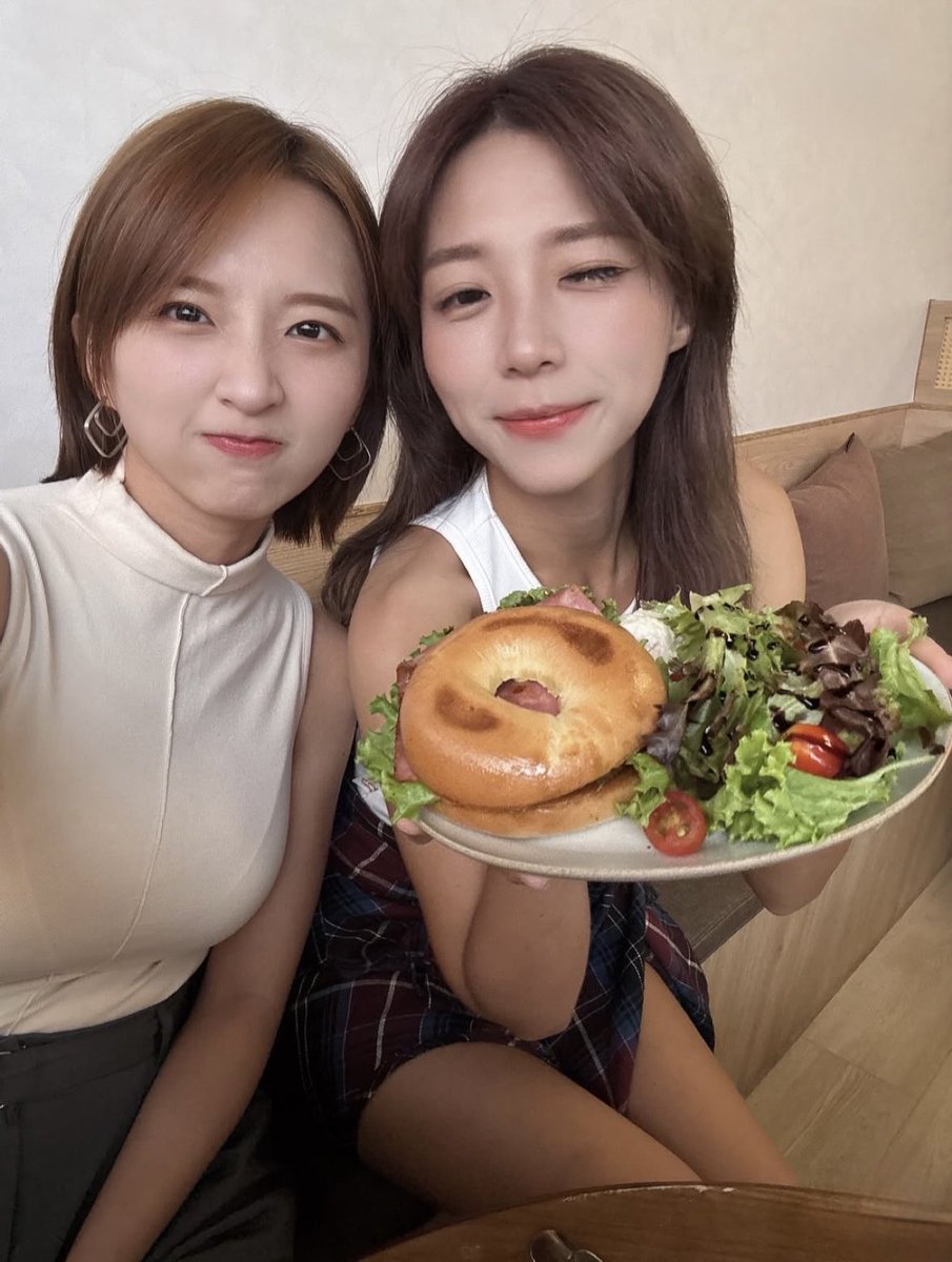 我喜歡花生培根貝果🥯餐真好吃😋 ❤️❤️每次兩個人單獨見面就好像回到我們大學時期🥰🥰 https://t.co/uMiFe5BMY7