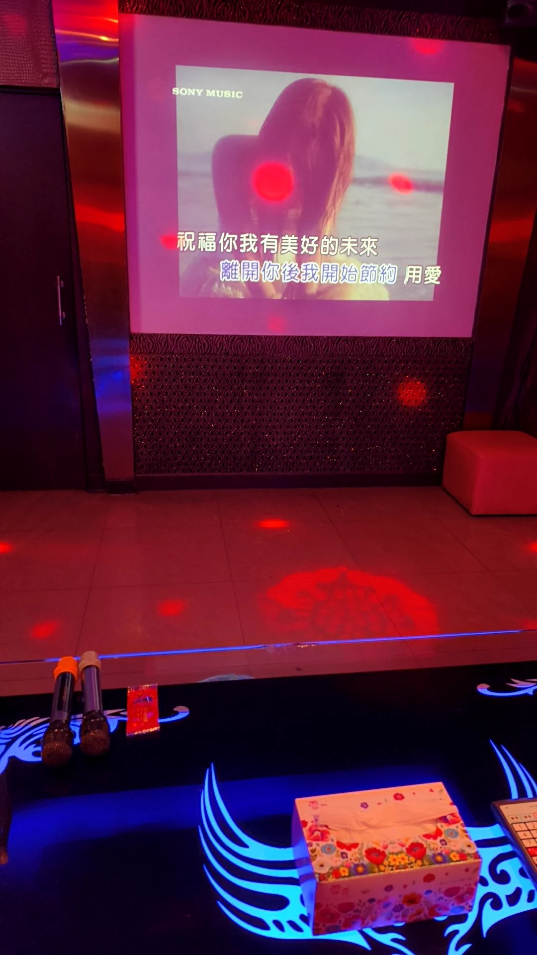明天中午有夫妻情侶有空一起唱歌，吃飯，聊天，聯誼嗎？ https://t.co/nFWv26fAPh