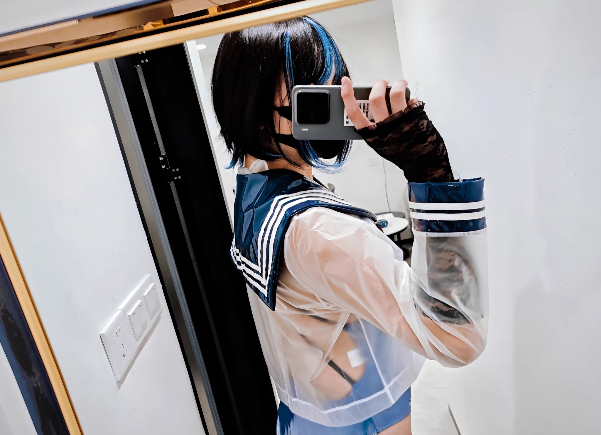 在广州穿这个外出拍摄 社不社死我不知道 但肯定会tmd热死 https://t.co/4ZtGPbkToz