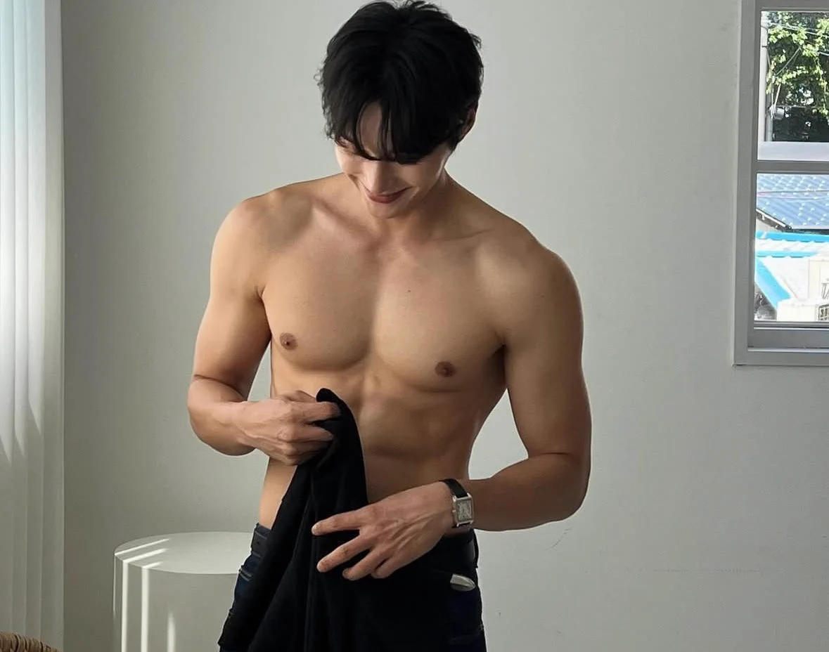 搞什么啊，别人都是看福利姬，x现在都是给我推这种薄肌？我厌男好涩的 https://t.co/gsUGzNjTKl