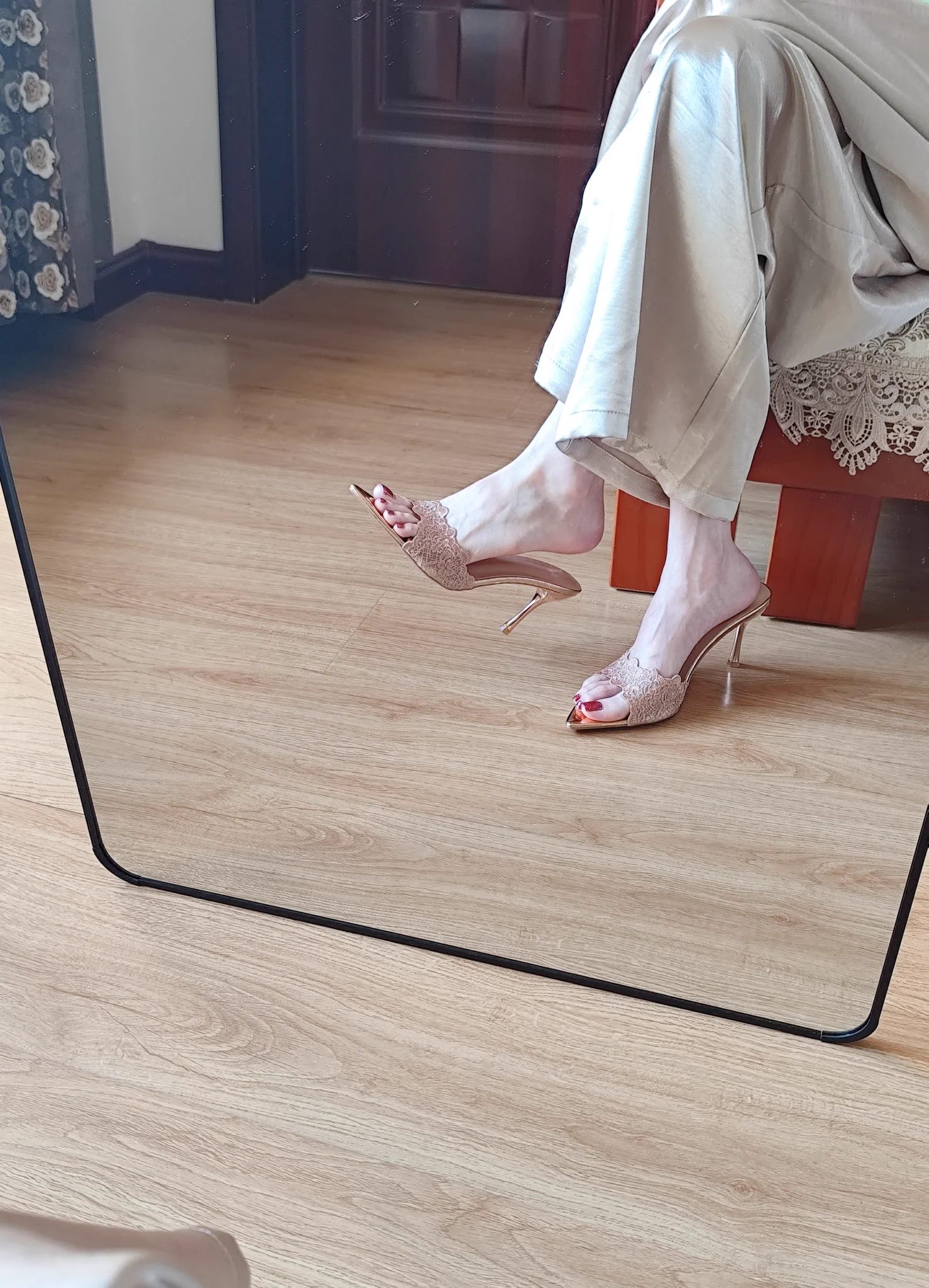 11月福利抽奖来了，本期感谢以下四位美女 @tianpinya @cherrys7176  @FRheba73998  @xiaokeai_2023 提供奖品，抽奖要求
1.关注这四位小姐姐
2.转发这条推文，并评论，点赞
3.周三晚六点截止，周五开始陆续发
4.邮费到付，周五前私信我地址，过期作废 https://t.co/7srtikzPXG