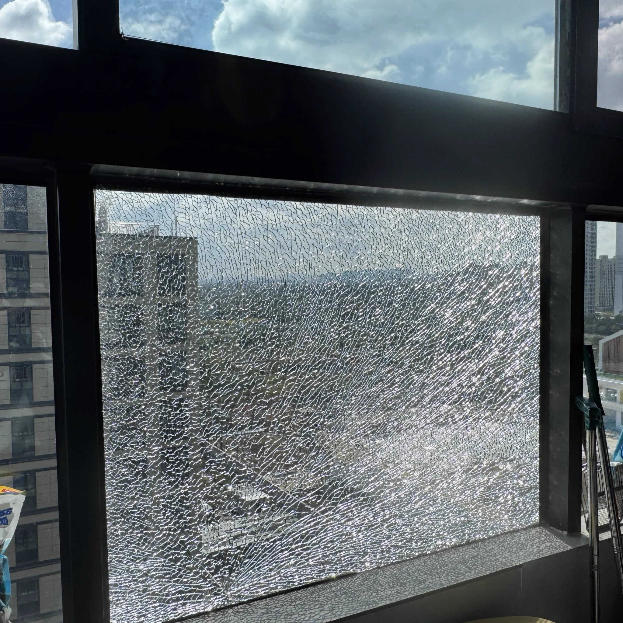 第一次看到被晒爆炸了 https://t.co/7deRTPcaLV