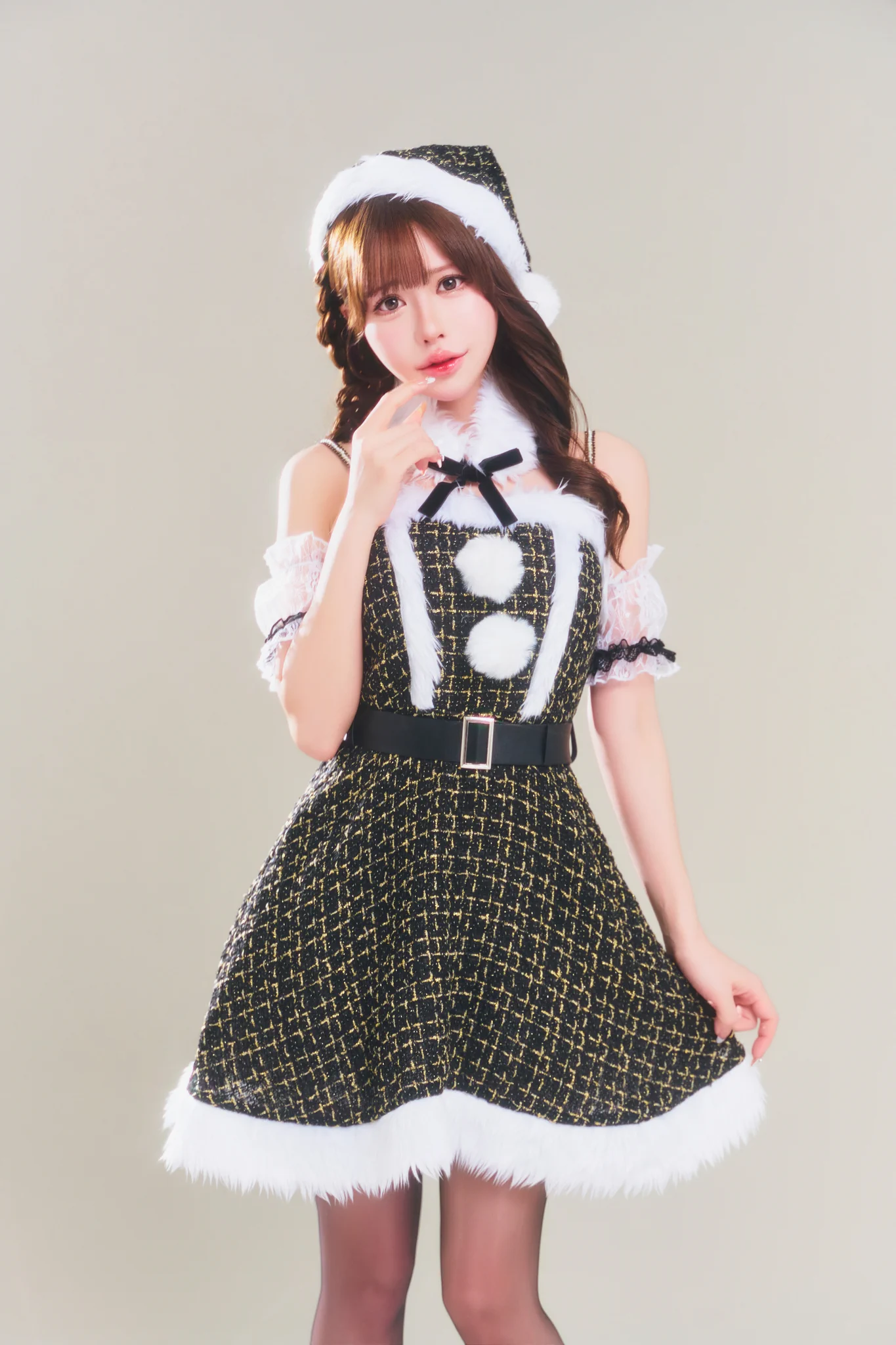 🎄2025新作クリスマス🎄
ツイードパールサンタ

上品なブラックツイードにパールがきらめく
ゴージャスで大人っぽいサンタコス🎅💎
レース袖や付け襟など、細部までこだわったエレガントな一着🎀
#グランノエル　@sirotama0907 https://t.co/JRkYZHoCGd