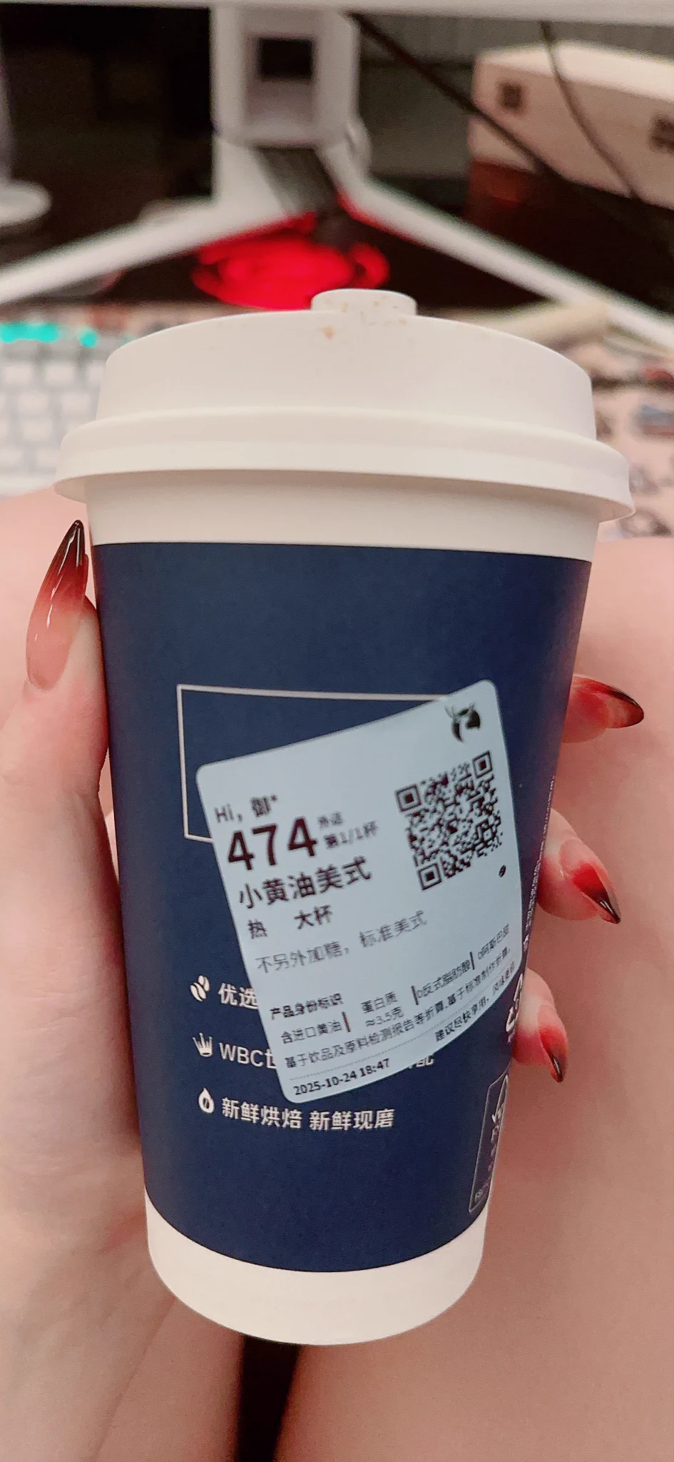 感觉热美式还挺好喝的啊，之前在加油站喝了一次热意式差点人喝晕了 https://t.co/cZIH2YdBi6