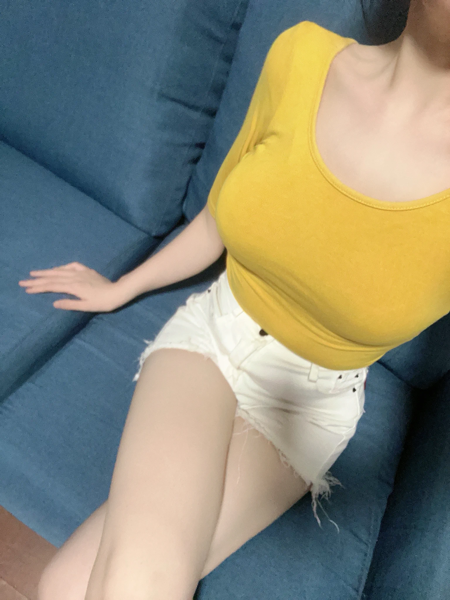 ✨ 账号重启!今晚开始只发干货!  
@wuli6988 依然是我  
显示名升级:**魔都职场姬**  
未来 7 天专注:  
👔 周一不翻车穿搭  
🧘♀️ 3分钟下班瑜伽  
💼 职场避坑干货  
老粉别走散~新粉多多关照!  
备用号 @fengwlop 同步更新  
#职场女人 #魔都穿搭 #瑜伽生活 https://t.co/qUO1IpnyT5