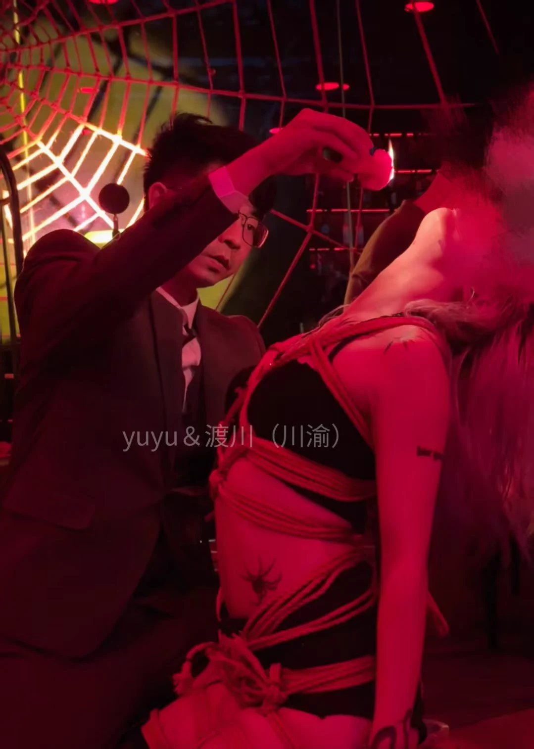 【百物缚第1弹:花鸟卷|重庆圈子酒吧表演】
绳:渡川
模特:yuyu
场地:重庆圈子酒吧蛇欲
100个物品与绳主题系列规划中,欢迎模特共创📸
投稿大佬
@wqganenshi_
@tbzt2024 
#绳缚 #成都 #捆绑 #约拍 #私房 #shibari #绳艺 #重庆 https://t.co/vpsy4088kH