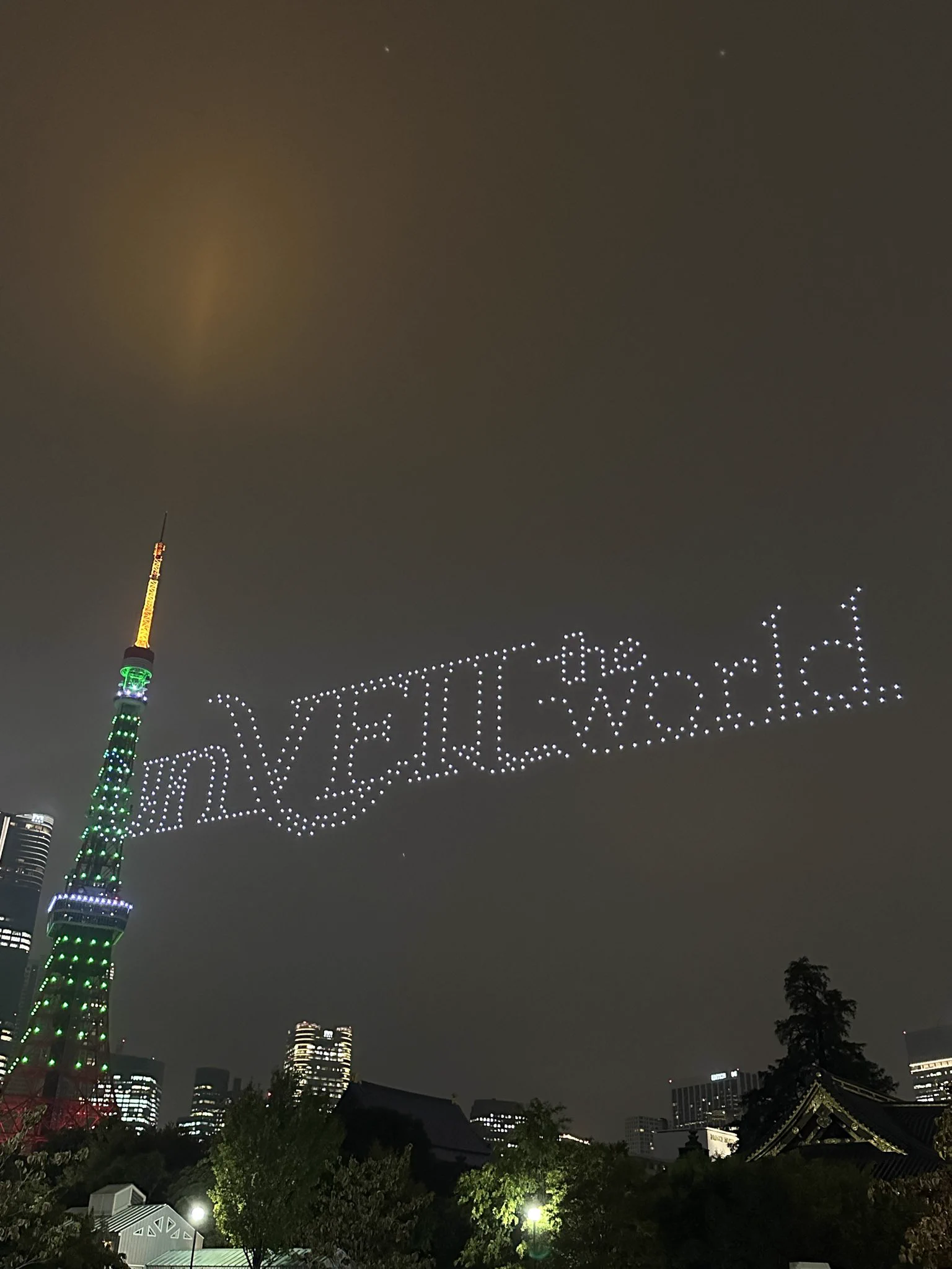 「unVEIL the world」のリリース記念イベントに行って来ました!
現地で見るドローンショーは迫力があって、とてもきれいだった〜!✨
DLはこちら🔽
https://t.co/C3vdWXZRQI
 #unVEILtheWorld #アンベイル #東京に新巨塔 #PR https://t.co/bidWWUnJgp