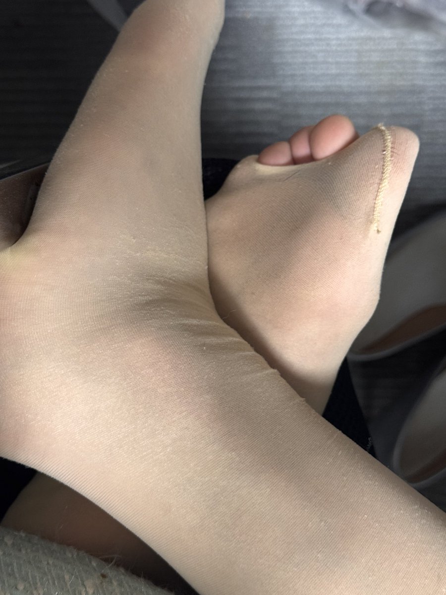 我恨上班，袜子都穿坏了 https://t.co/L4xz5eXX27