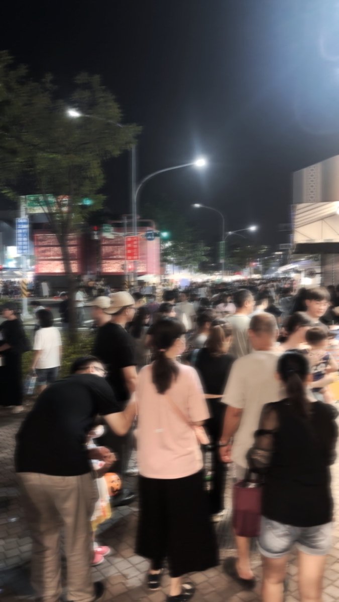 #萬聖節海安路🎃 https://t.co/XtjfDf4vbq