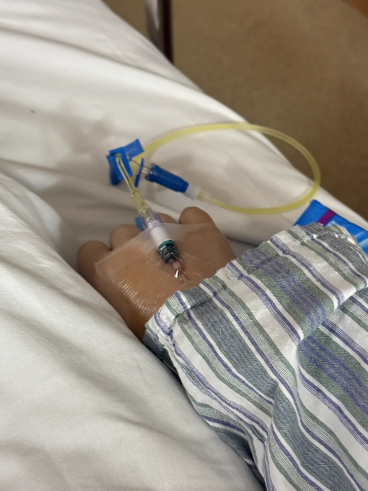 躺了一整晚ICU,昨天的记忆完全消失。老天才知道我拼死拼活赚钱有多幸苦…
谁懂啊只有卖逼才能赚到高额手术费。我真牛逼我不管,死神都没拉走我我就是牛逼。 https://t.co/IEqdqVLgAh