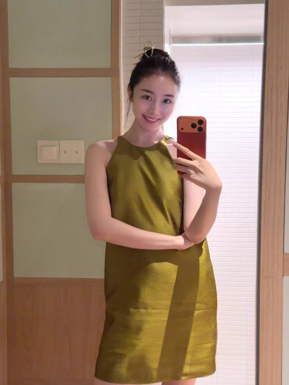 我的锁骨说，它缺一个你的吻痕...💋

如果今晚月色美的话，就不适合聊天，适合做点…更费体力的事！！！ https://t.co/a3GgoCFoEo