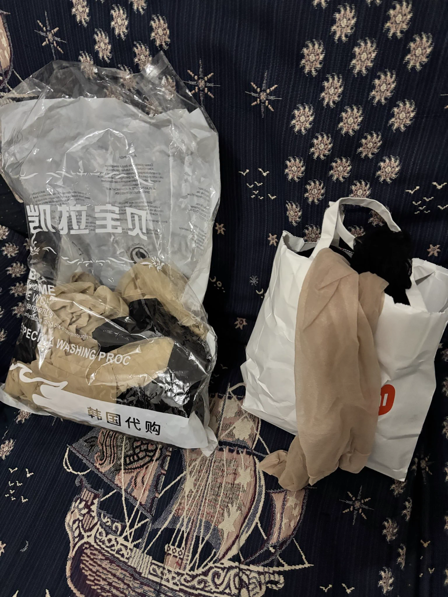都是妈妈日常穿搭生活拍摄换下来的原味，有需要的狗狗可以带回家供起来哦~
#原味 #女王 https://t.co/huIiUxkKmg