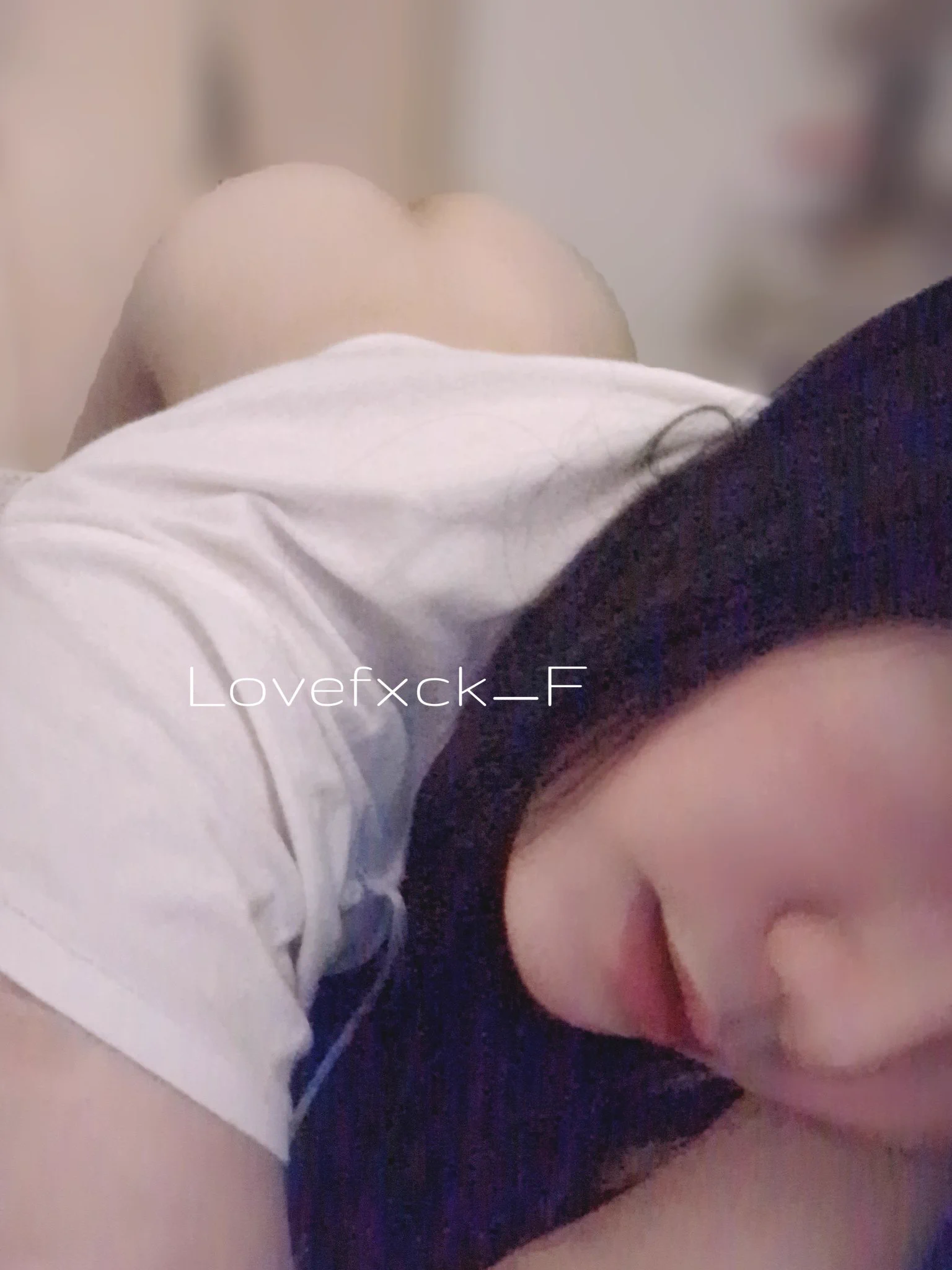 擦完乳液要曬個十分鐘感覺才會吸收（？） https://t.co/iAkEqk9Fdc