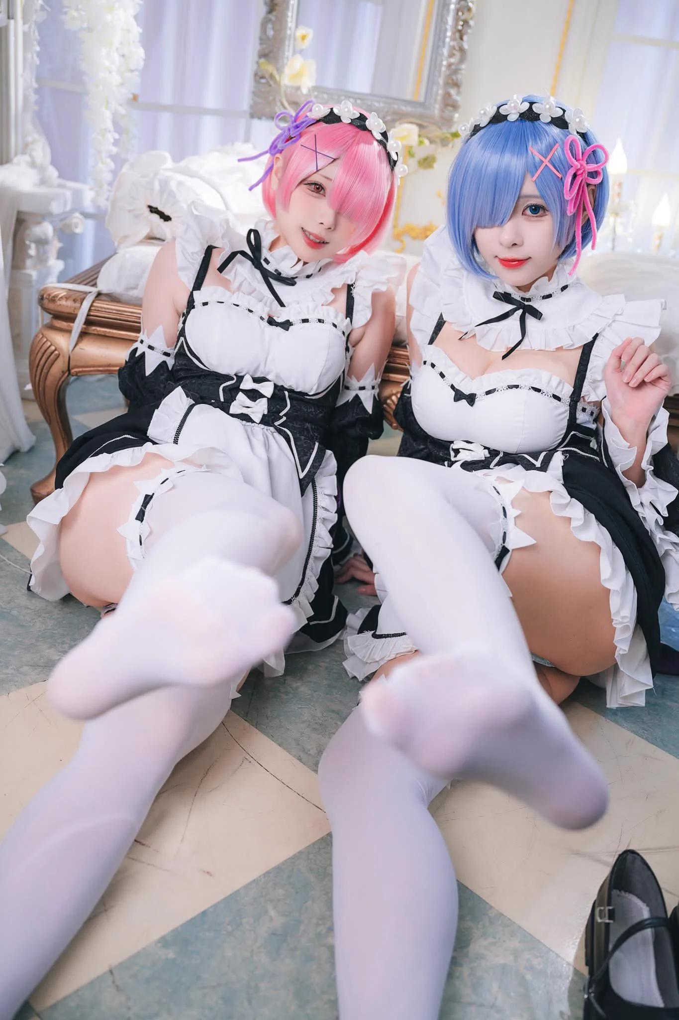PF43寫真預GO開跑囉!!
活動日期:
2025 年 11月 1日(六) 10:30–17:00
2025 年 11月 2日(日) 10:30–16:30
活動地點:花博公園爭艷館
🍭預GO截止時間: 10 /31(五) 22:00
♨️表單連結放在留言區♨️
攤位編號
兩日都在P23,P24
這次跟 芝芝貓 ZhizhiCat一起合拍雷姆拉姆雙人寫真!
我的COS夢想清單終於又完成一項了XD
寫真大套組也有限定特典抽象海報(X 
歡迎大家來收藏💙❤️