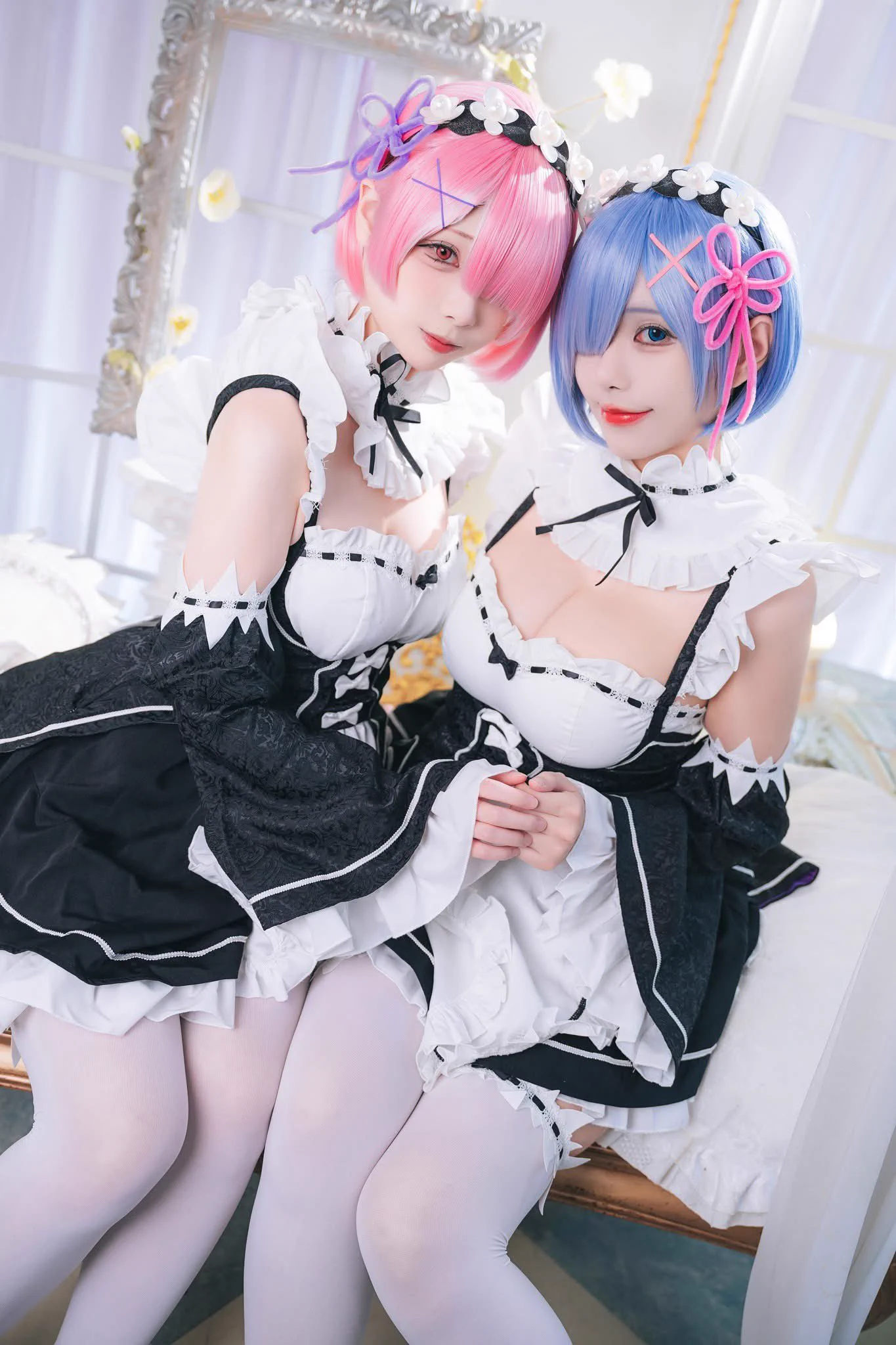 PF43寫真預GO開跑囉!!
活動日期:
2025 年 11月 1日(六) 10:30–17:00
2025 年 11月 2日(日) 10:30–16:30
活動地點:花博公園爭艷館
🍭預GO截止時間: 10 /31(五) 22:00
♨️表單連結放在留言區♨️
攤位編號
兩日都在P23,P24
這次跟 芝芝貓 ZhizhiCat一起合拍雷姆拉姆雙人寫真!
我的COS夢想清單終於又完成一項了XD
寫真大套組也有限定特典抽象海報(X 
歡迎大家來收藏💙❤️
