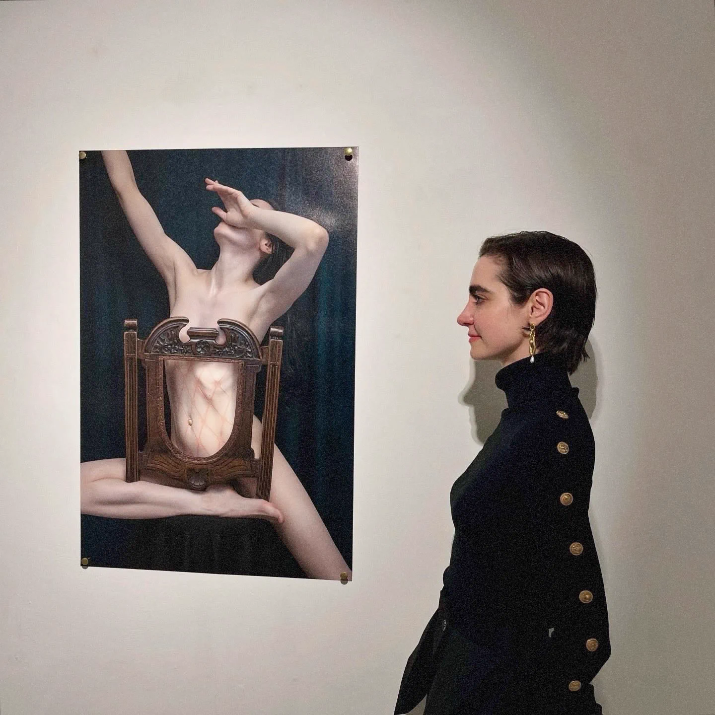 Creating my self-portraits is a solitary endeavour. Train delays aside, it was healthy to step out of my cozy house for once (and out of my not-so-cozy mind). With heartfelt thanks to everyone who came to say hi at my first solo exhibition opening in London.
‘Live Canvas’ with Delphian Gallery
✦ Unit 1 Gallery, 1 Bard Road, W10 6TP
✦ Exhibition: 24th October - 1st November