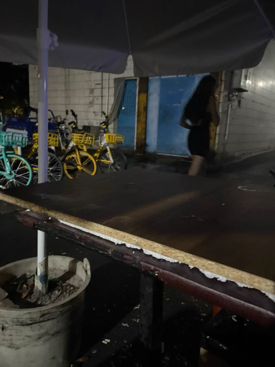 导航到湾华公园，池塘边的巷子，聚集地，10点以后再去，站在出租屋门口的就是，看上了直接进房，3张得吃了。#佛山 #站街 https://t.co/h0wgTTDpir