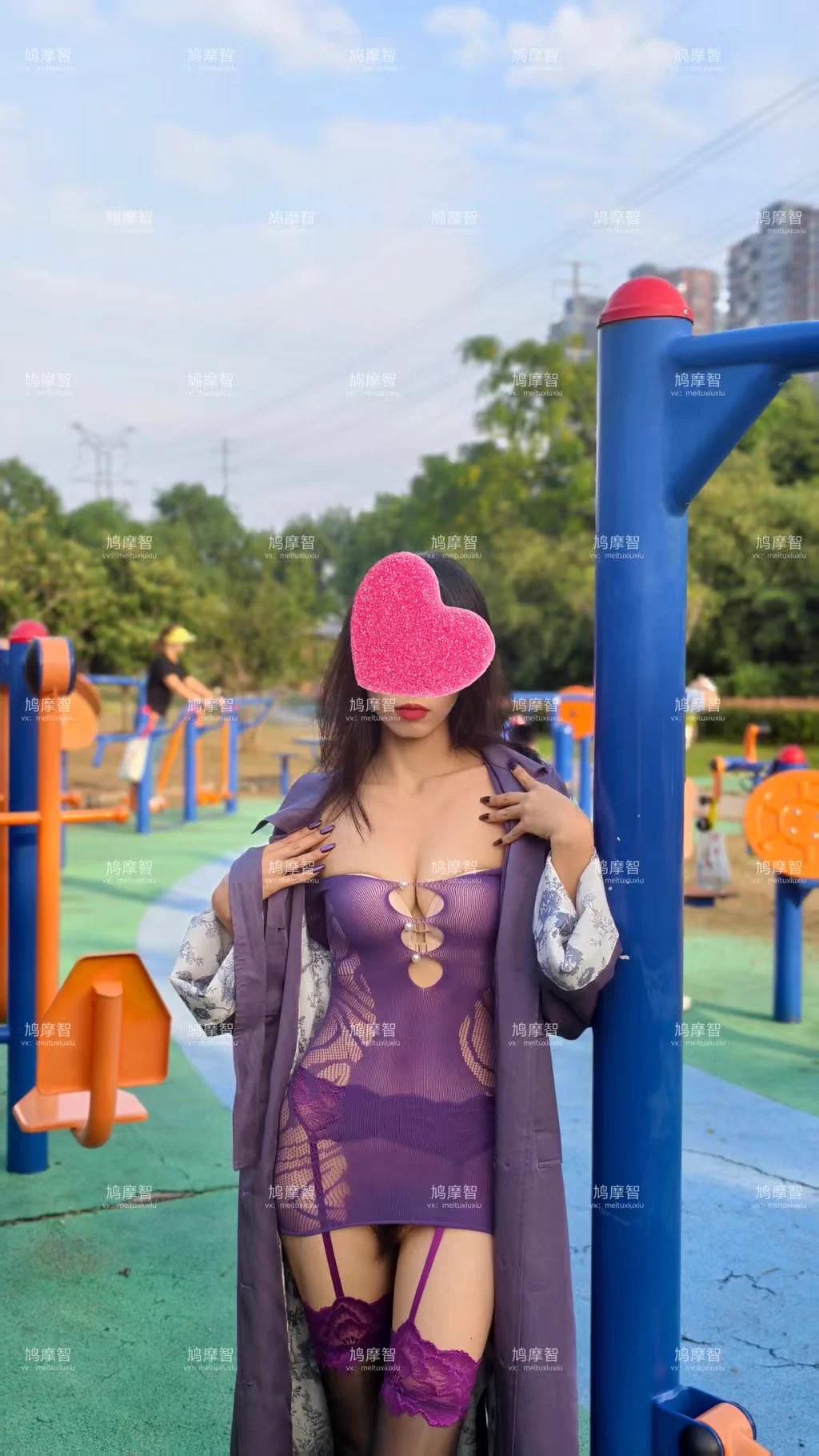 抓住秋天的小尾巴,逛公园骚老婆竟然主动要穿情趣内衣,路上和我分享之前同学聚会的时候勾引人,饭桌上主动爬下去钻别人裤裆的细节,也是开眼界了~ https://t.co/ziTIADnaOC