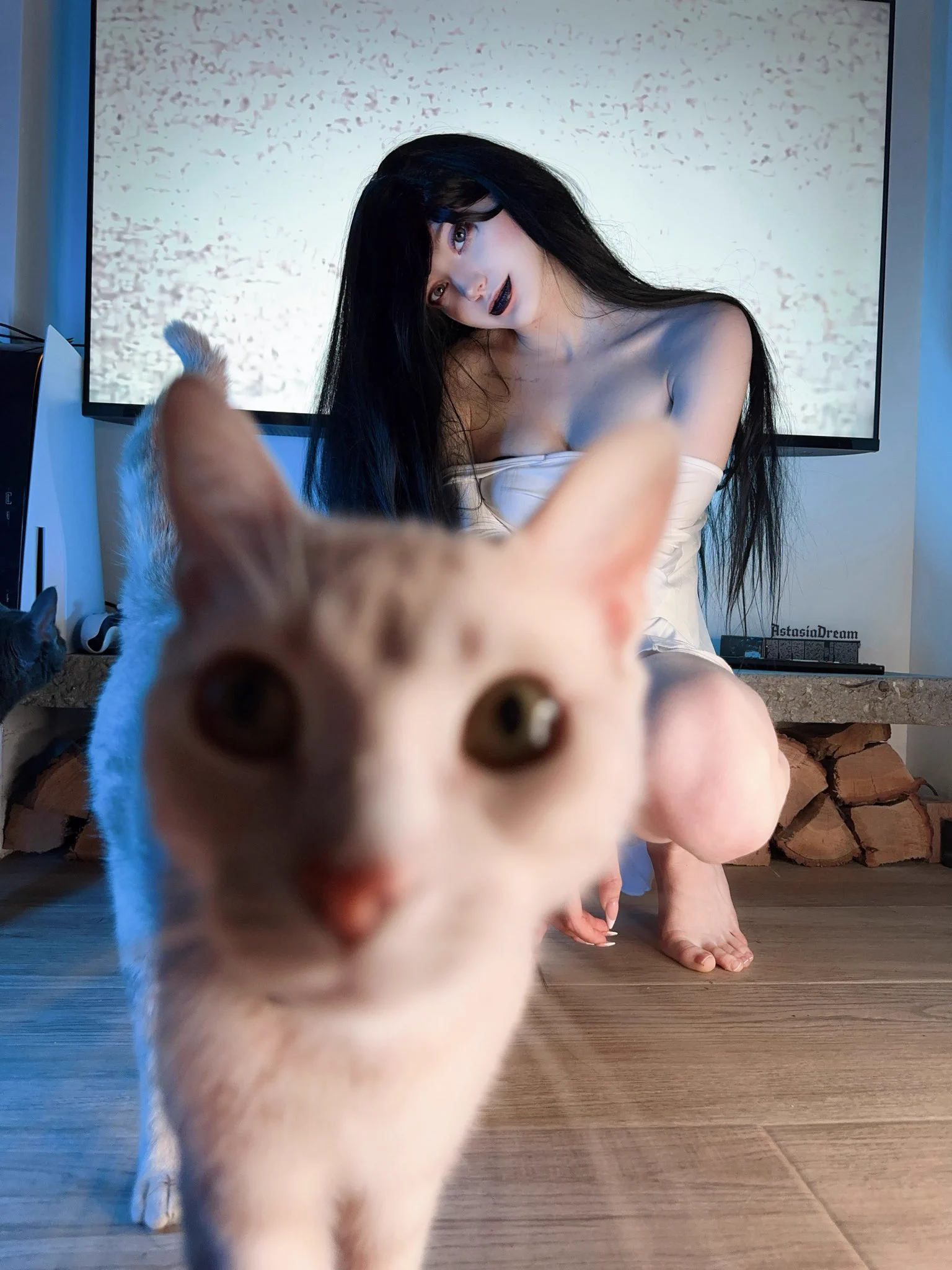 ‘hi’ for more Sadako pics here 🖤 https://t.co/b0guZyAnQY